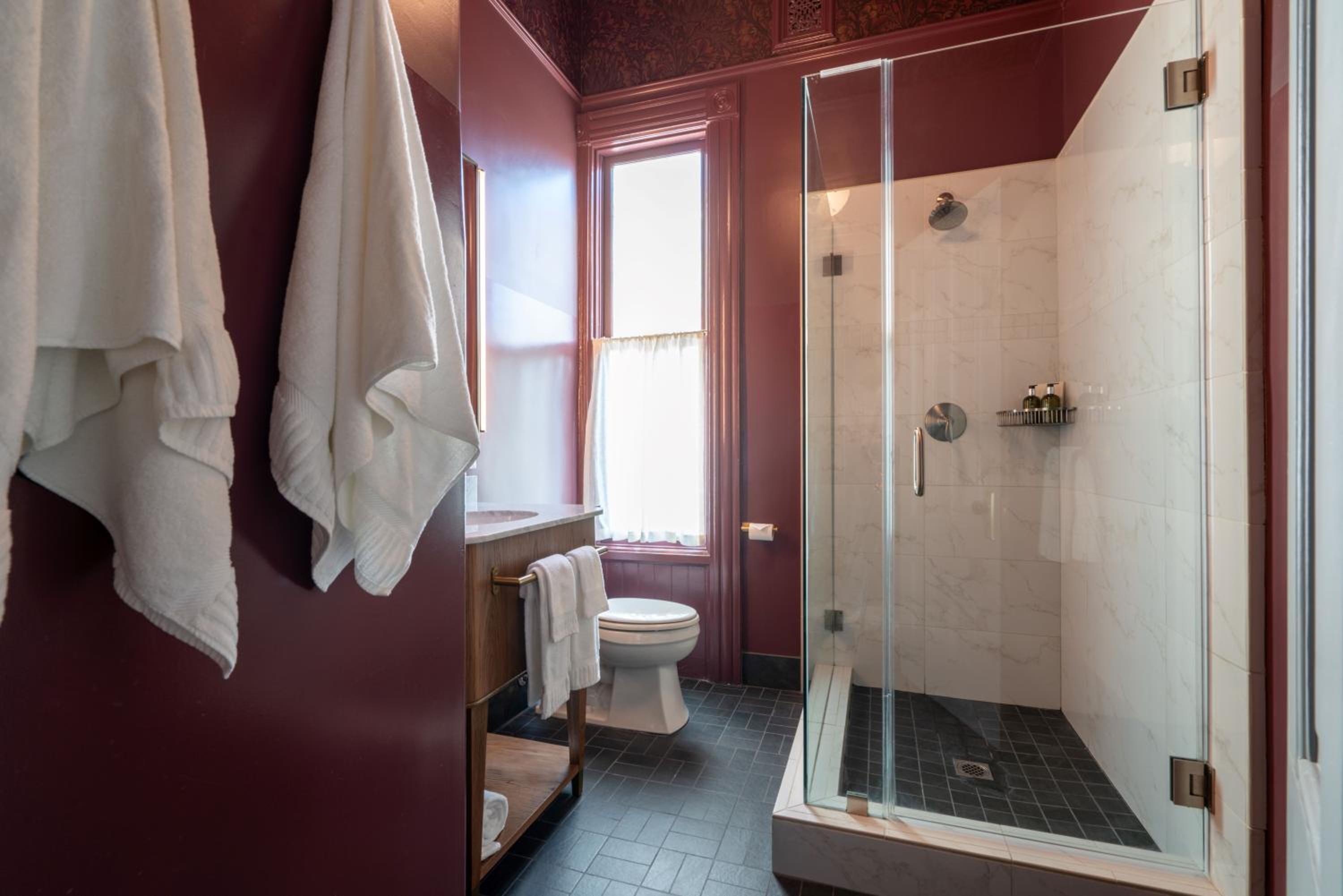 Deluxe King Room with Twin Bed - Photo 2