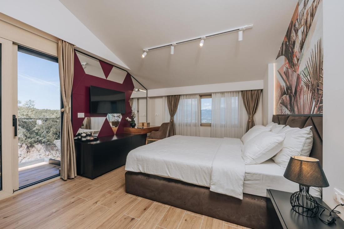 Deluxe Double Room with Side Sea View photo 1