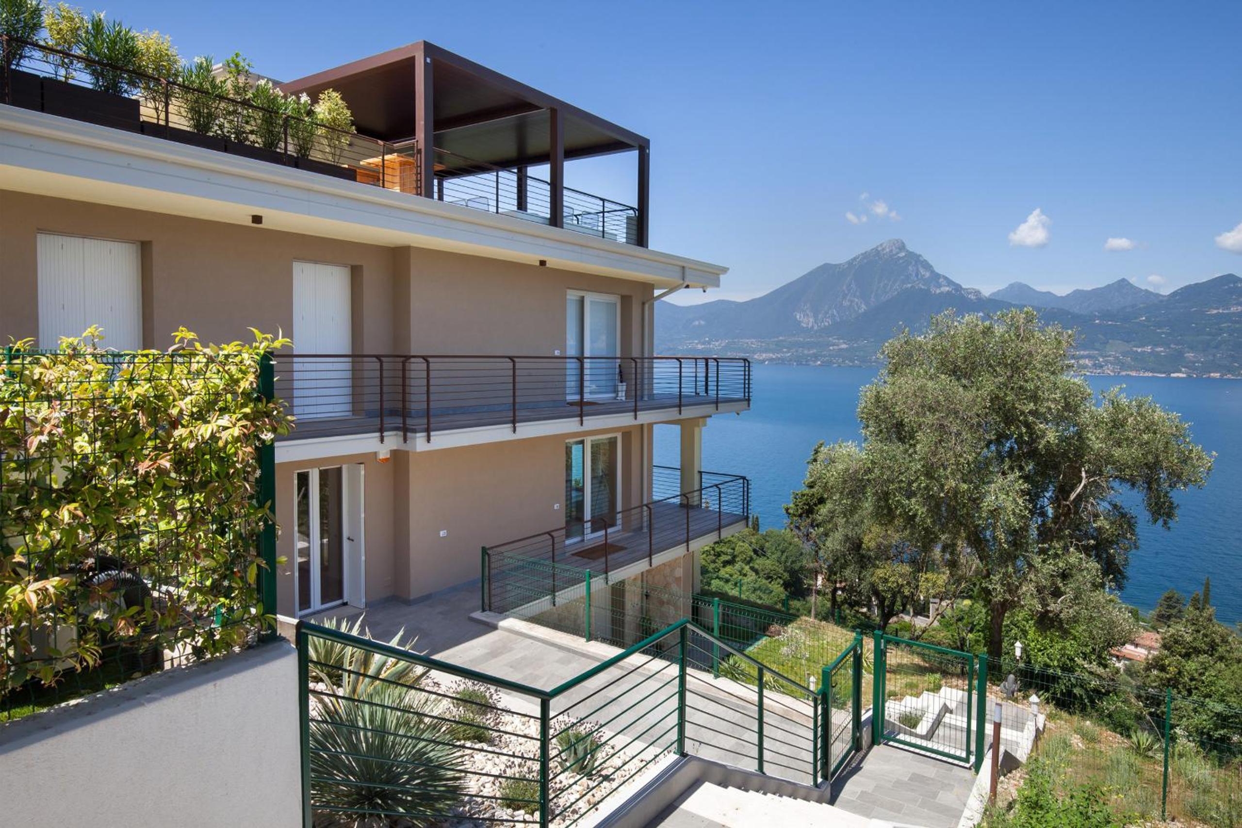 Apartment with Lake View photo 2