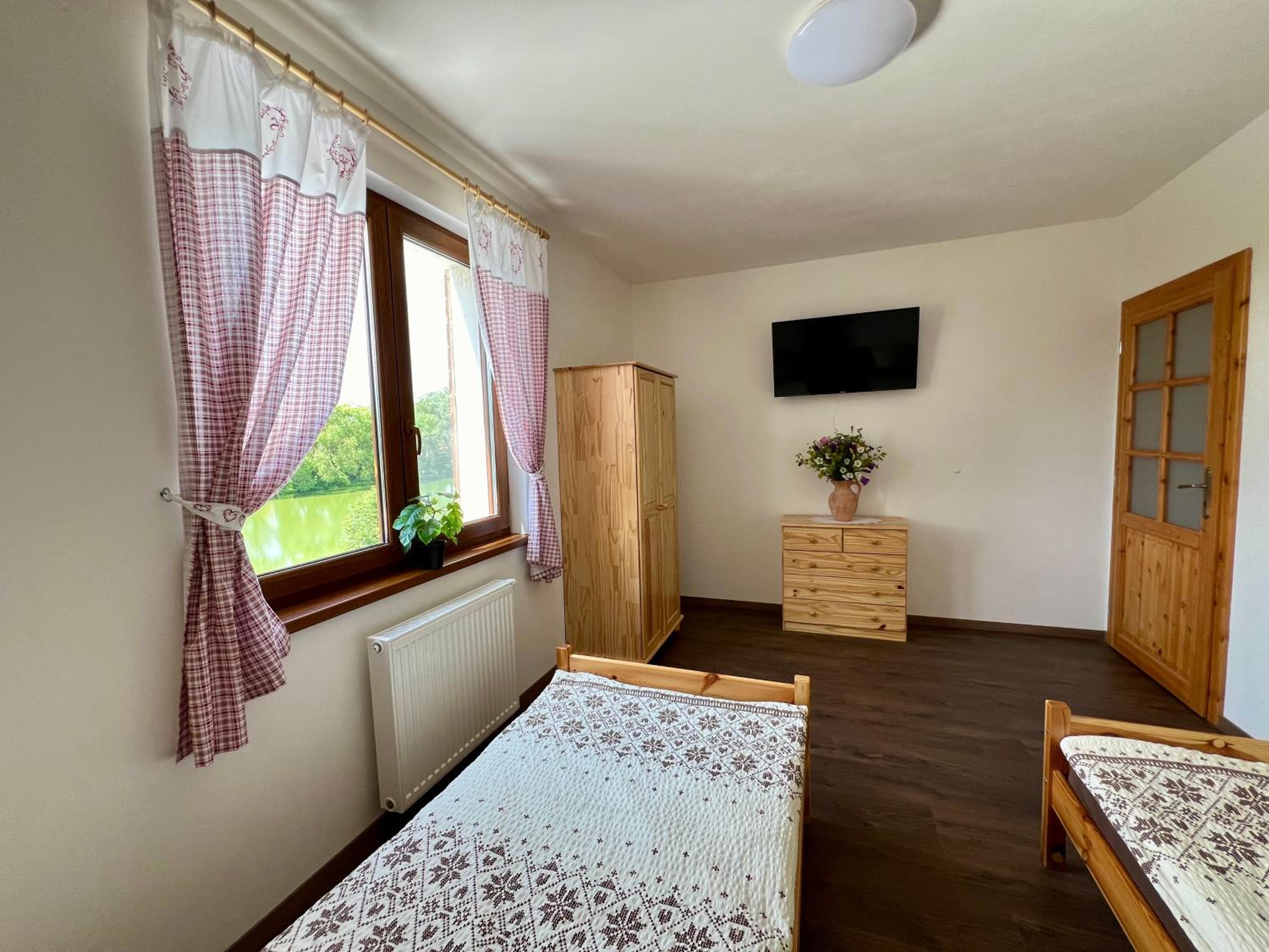 Double or Twin Room with Private Bathroom photo 3