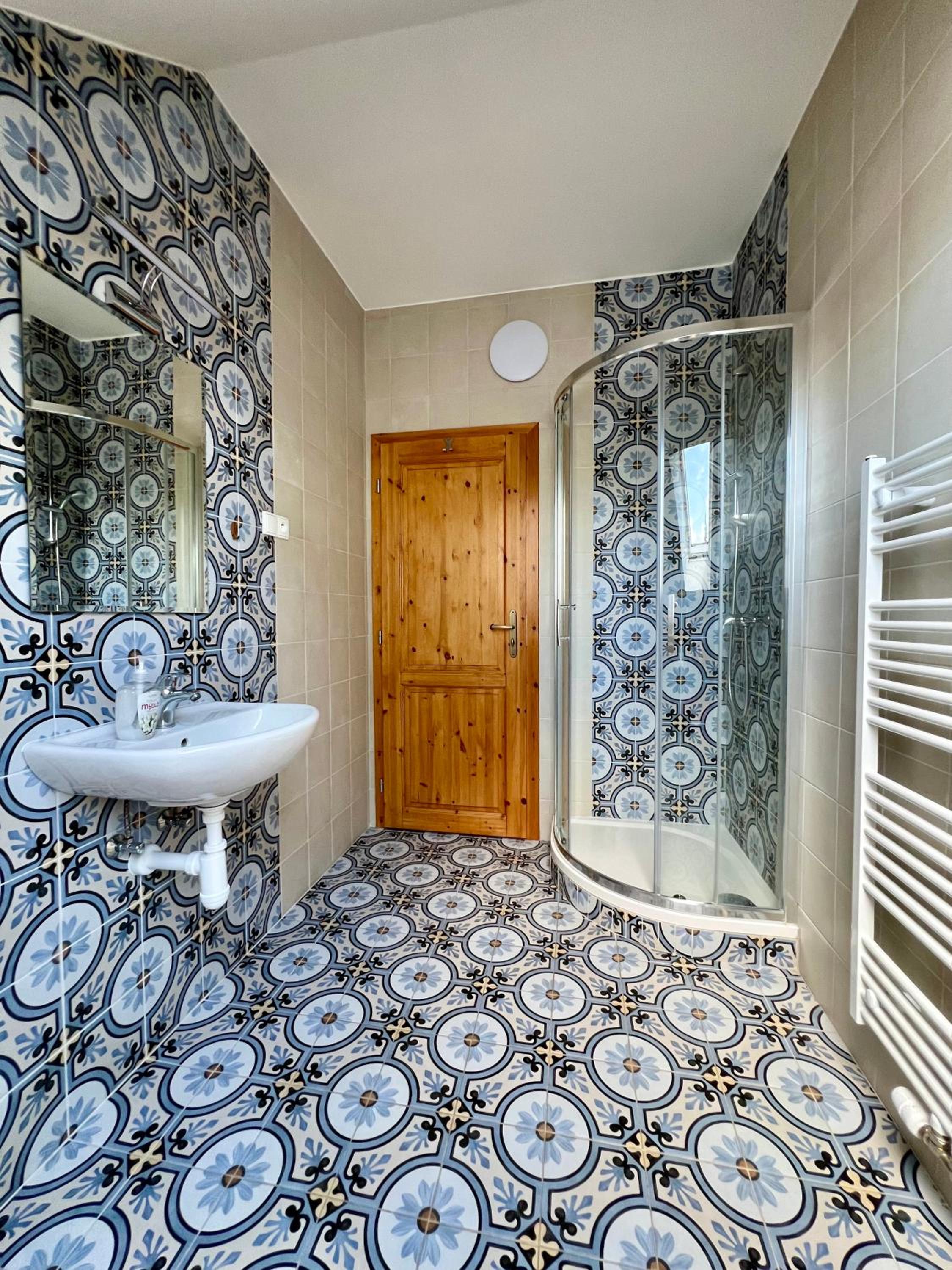 Family Room with Private Bathroom photo 2