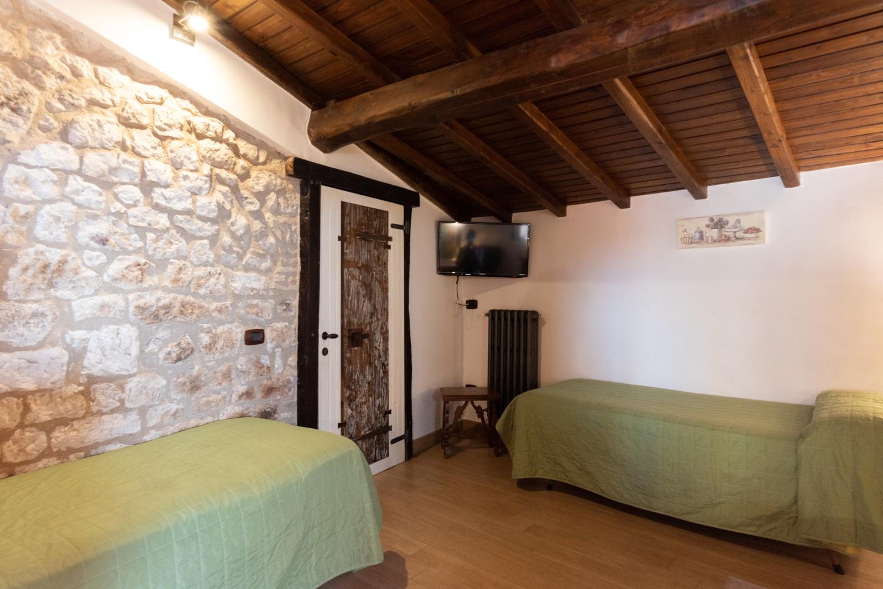 Quadruple Room - Photo 10