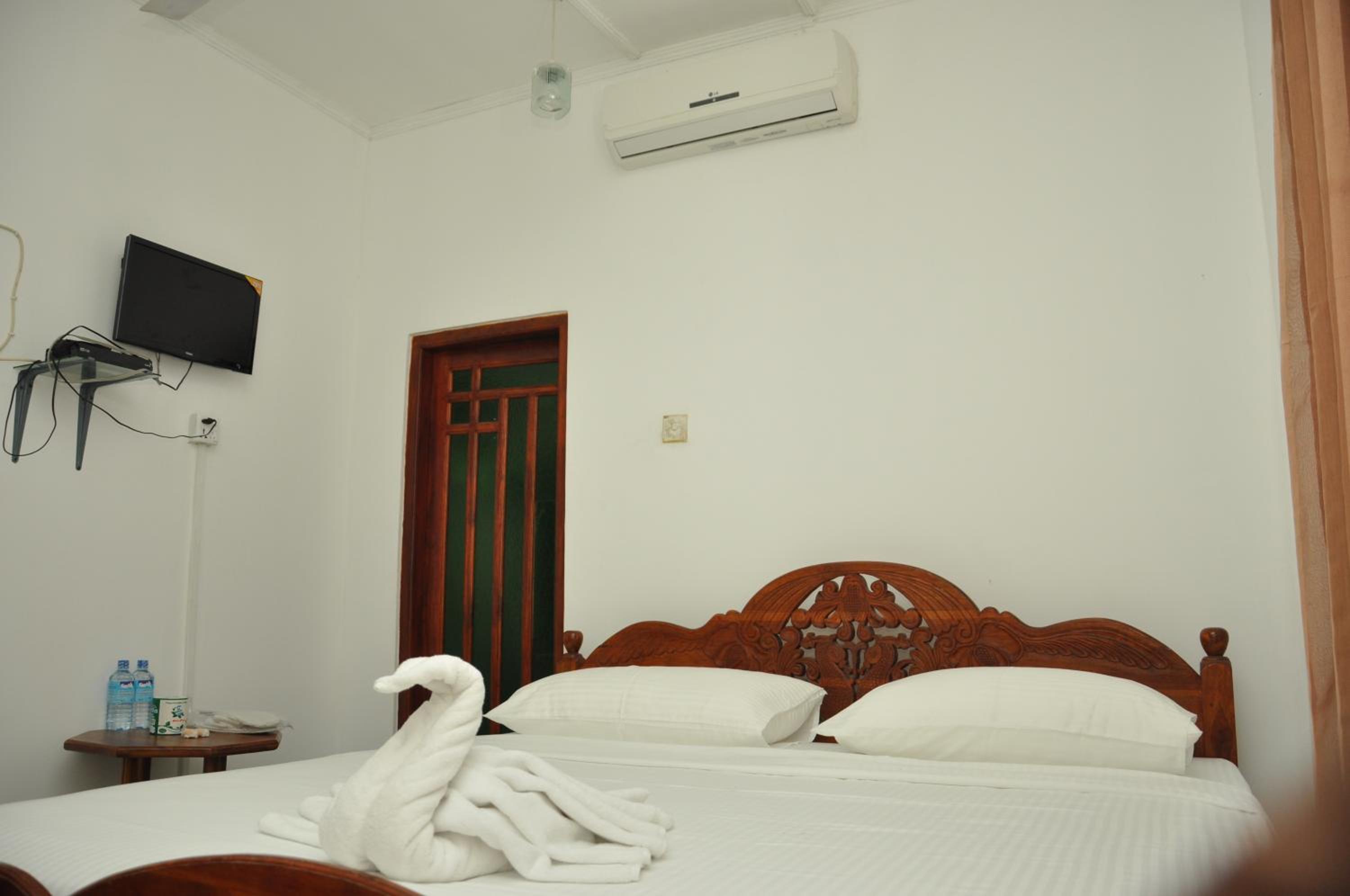 Deluxe Double Room with Balcony photo 3