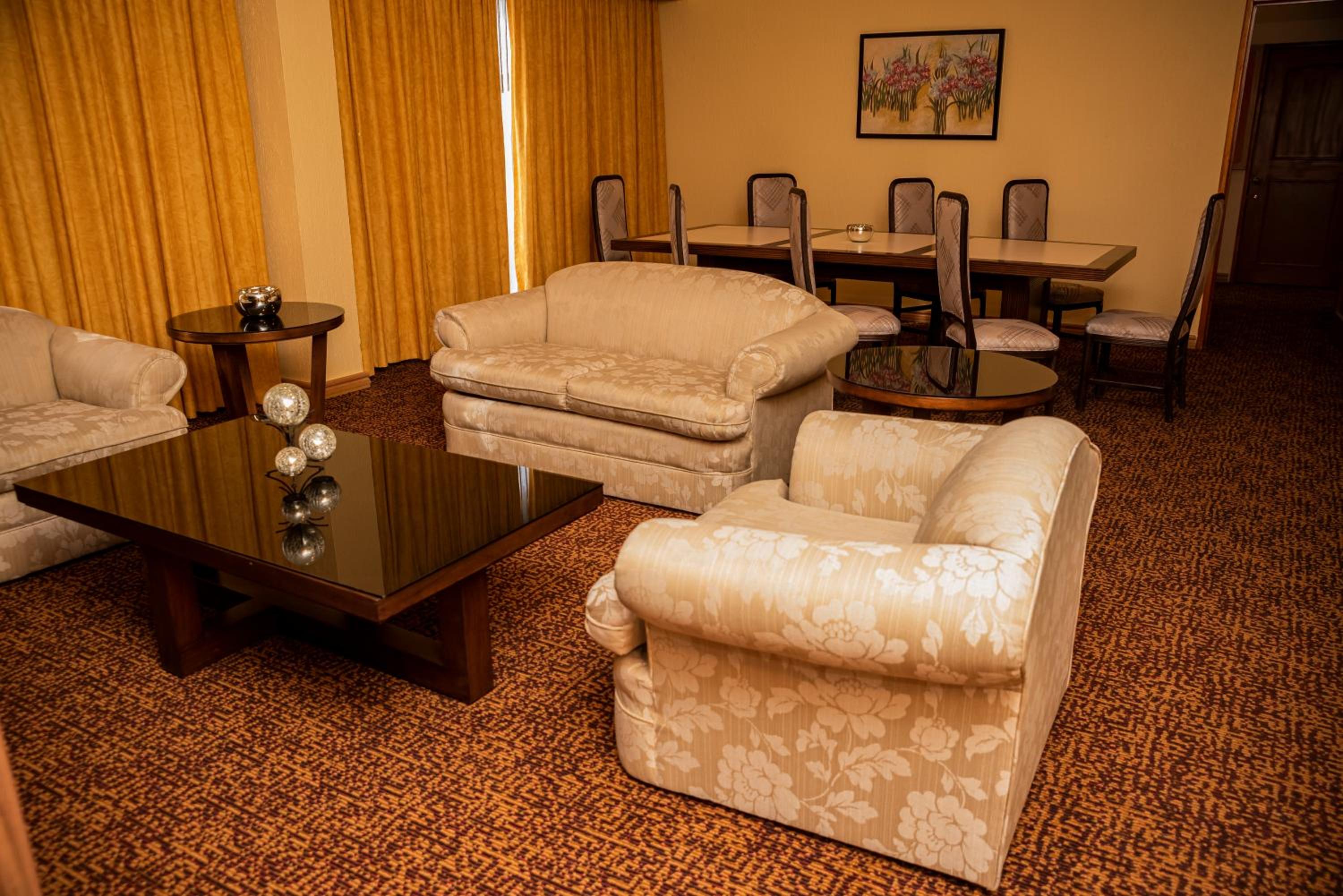 Two-Bedroom Suite - Smoking
