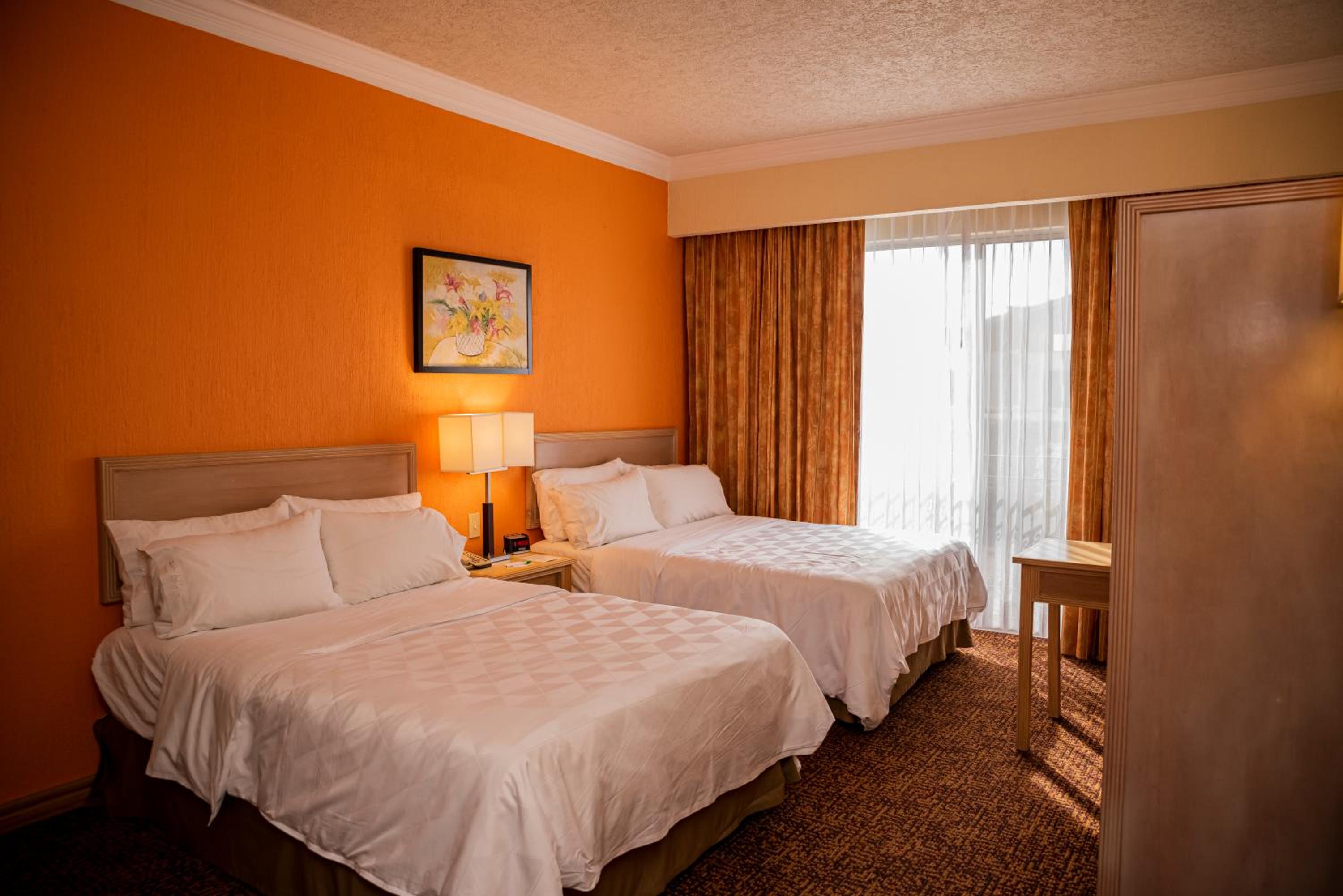Two-Bedroom Suite - Smoking photo 2