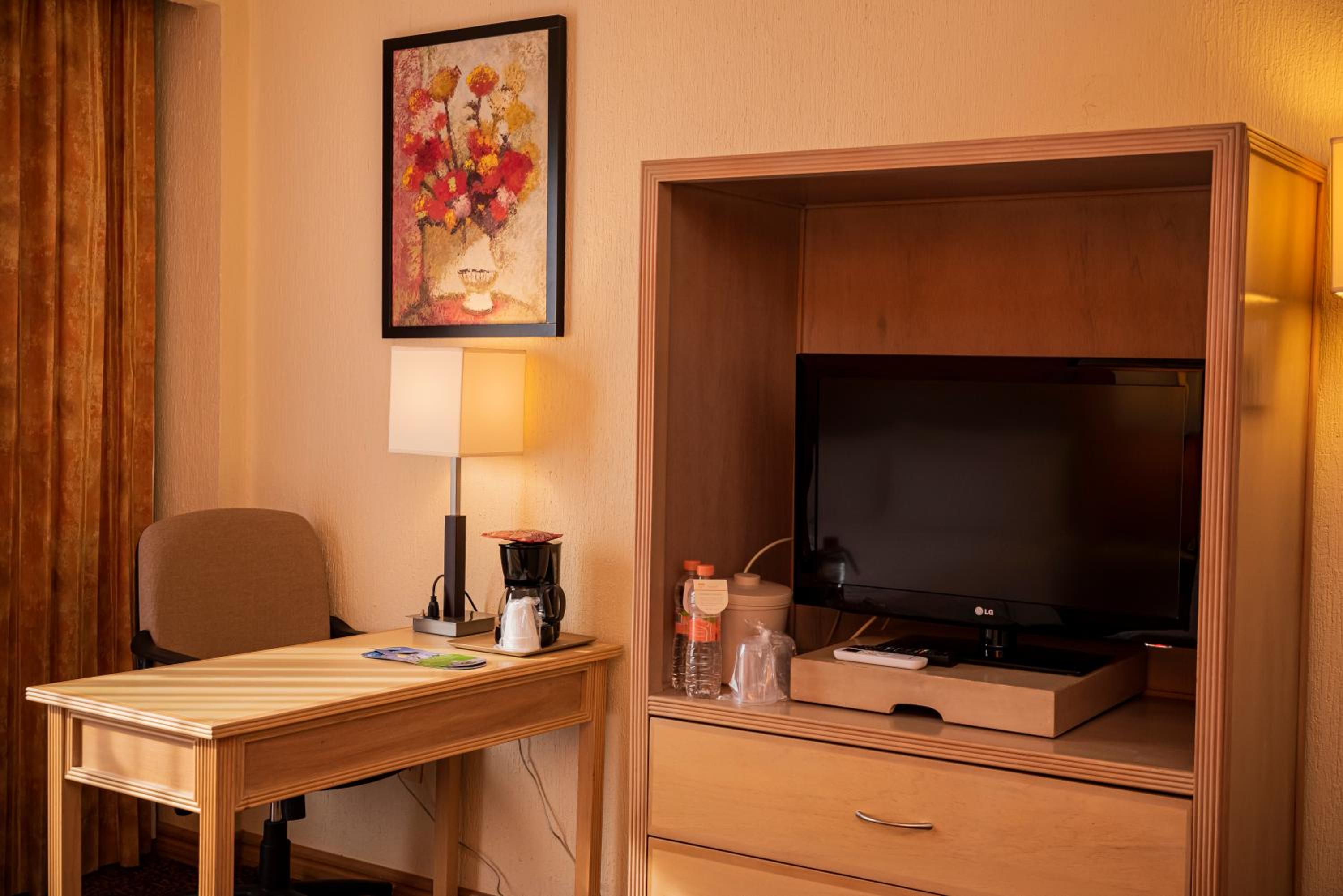 Standard Double Room with Two Double Beds - Photo 2