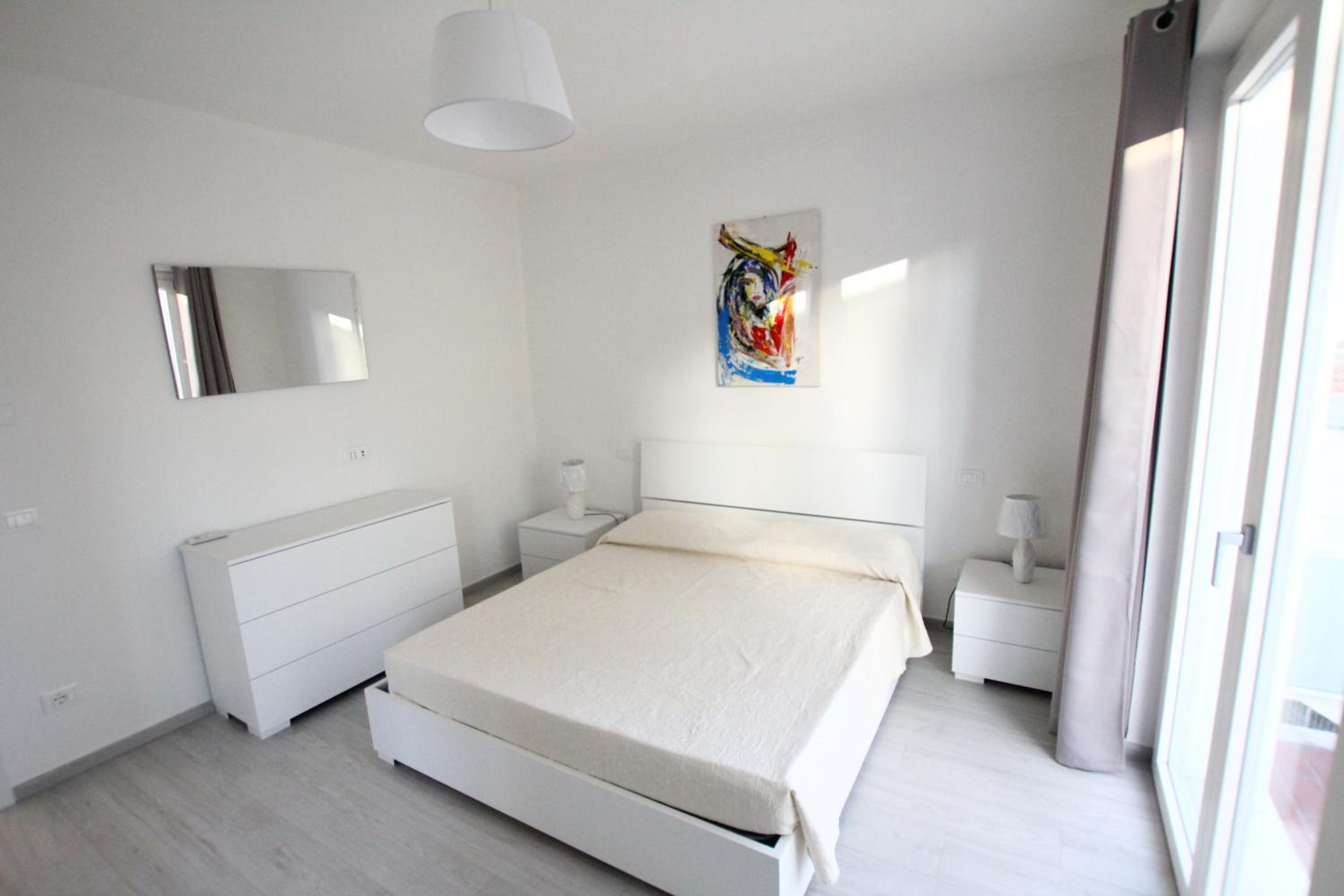 One-Bedroom Apartment photo 3