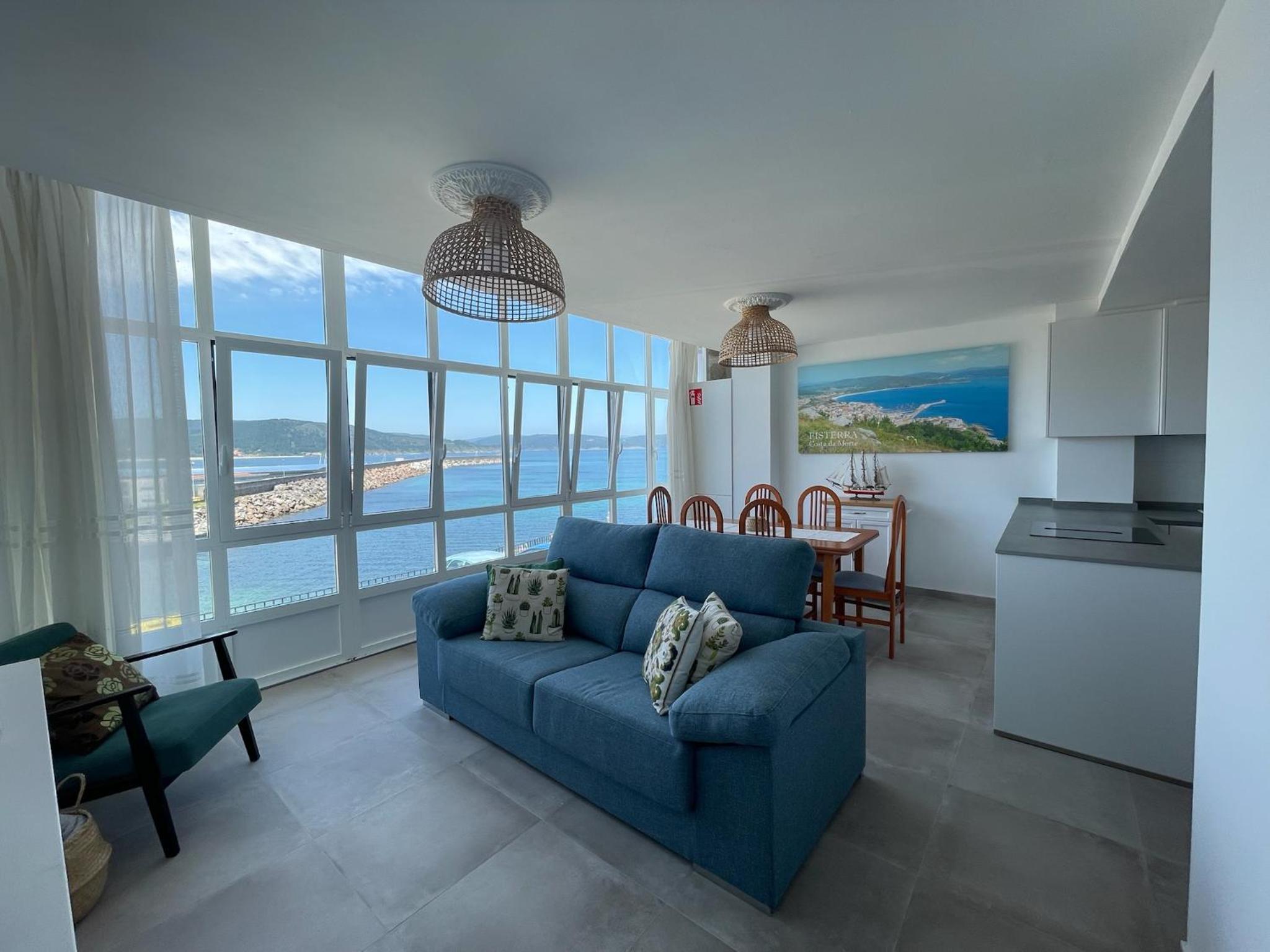 Apartamento de tres habitaciones con vista al mar
