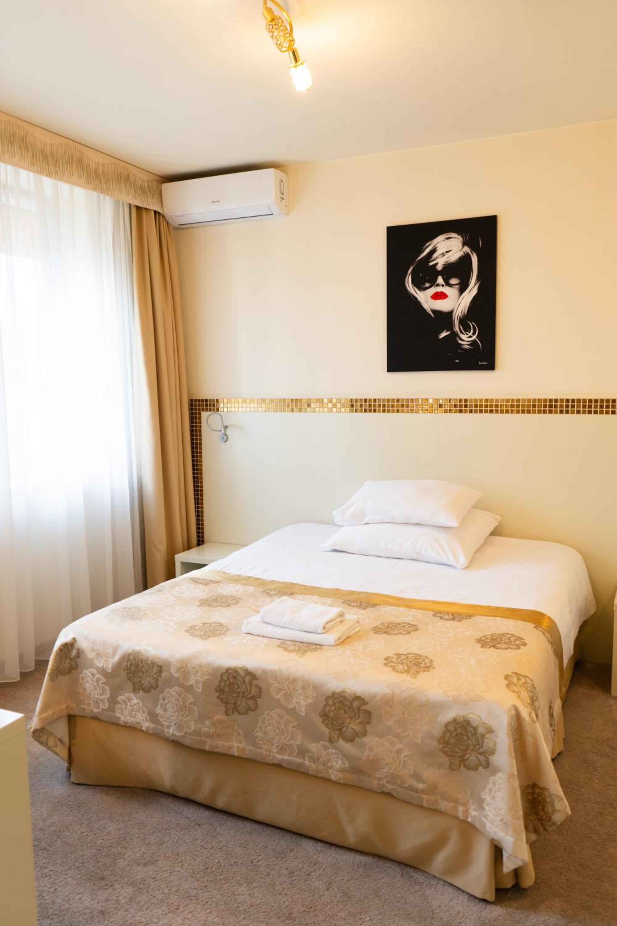 Deluxe Double or Twin Room - Photo 1