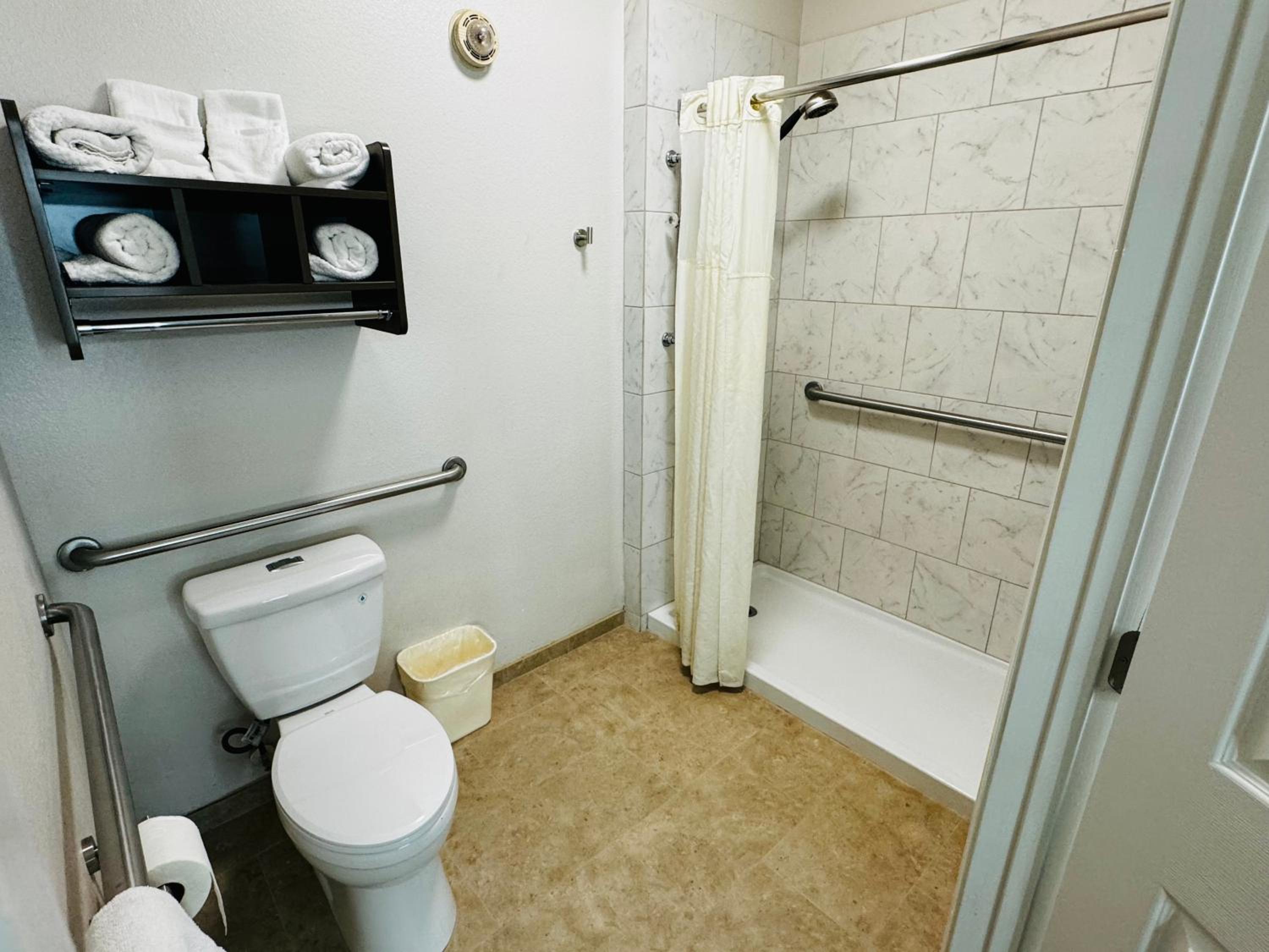 Suite with Two Queen Beds - Accessible/Non-Smoking - Photo 5