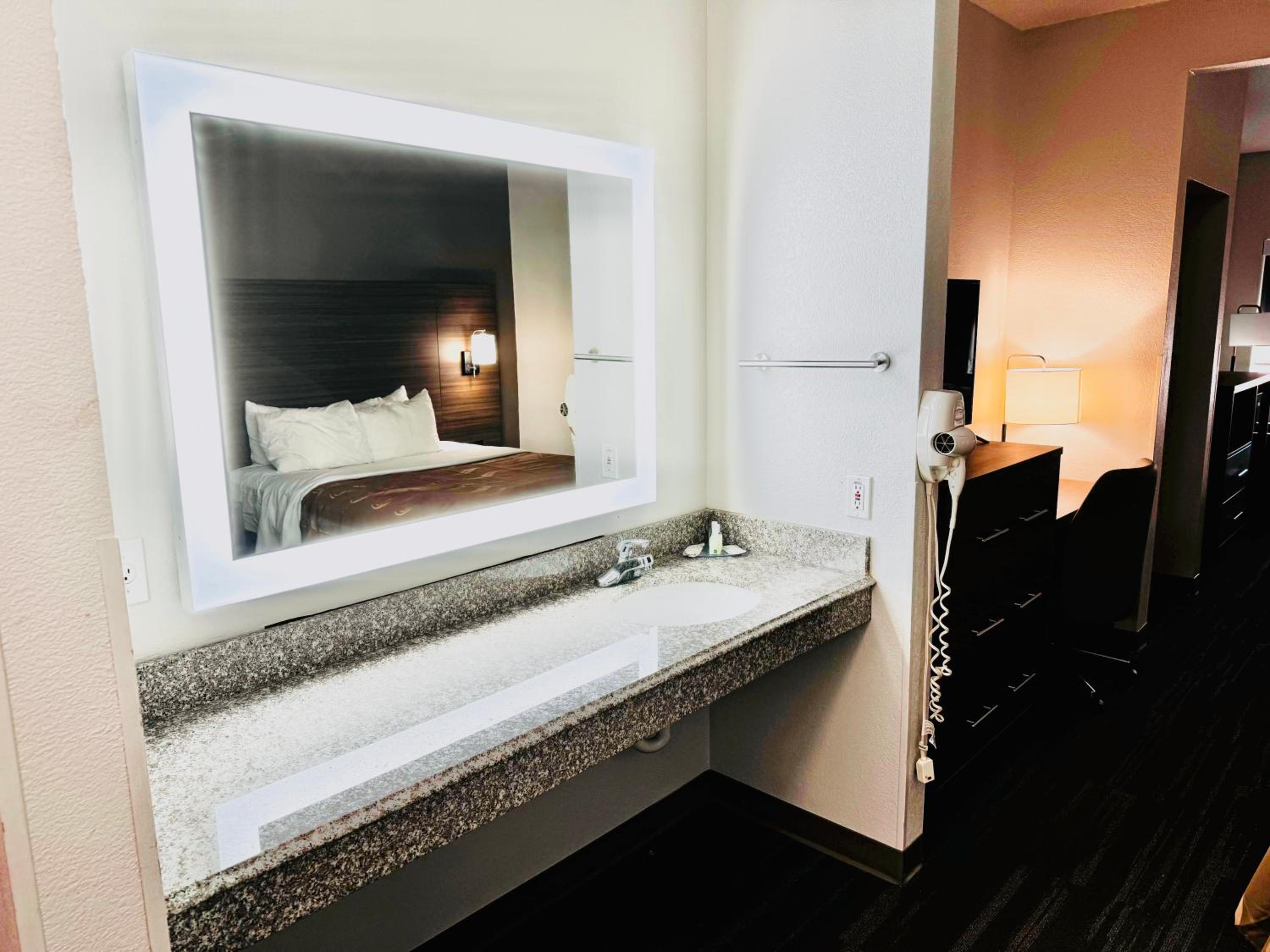 Suite with Two Queen Beds - Accessible/Non-Smoking - Photo 4