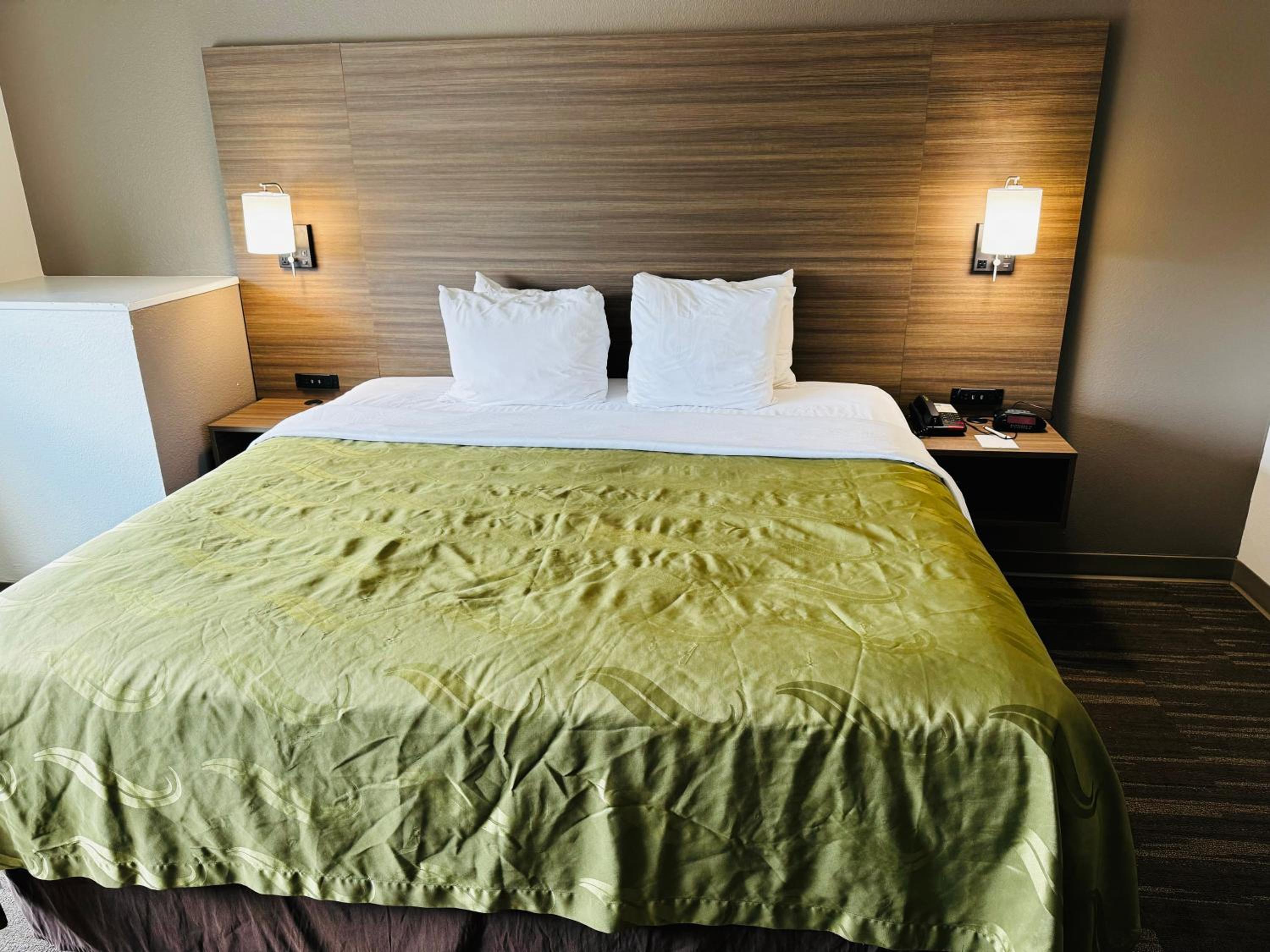 King Room with Two King Beds - Photo 4