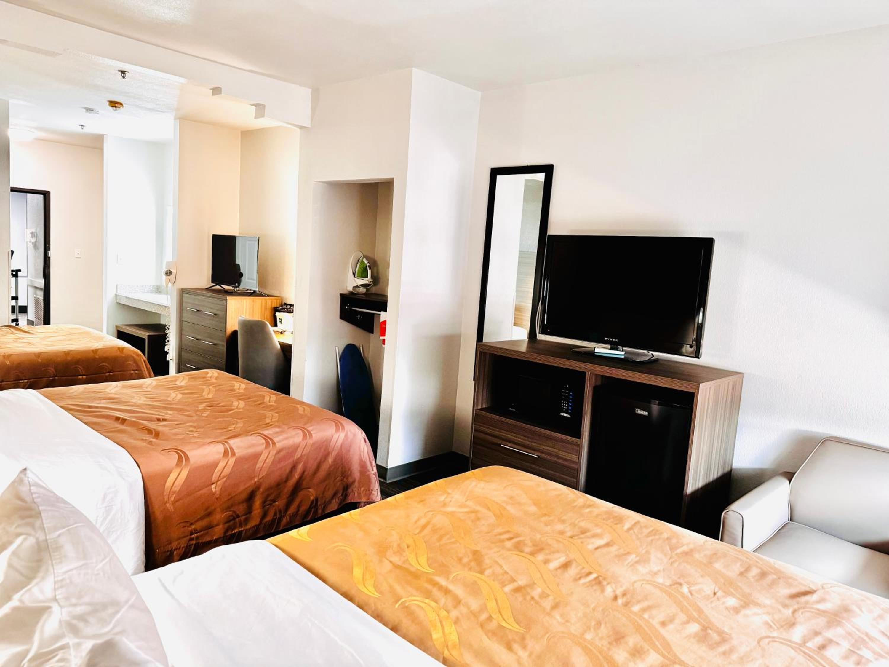 Suite with Two Queen Beds - Accessible/Non-Smoking - Photo 2