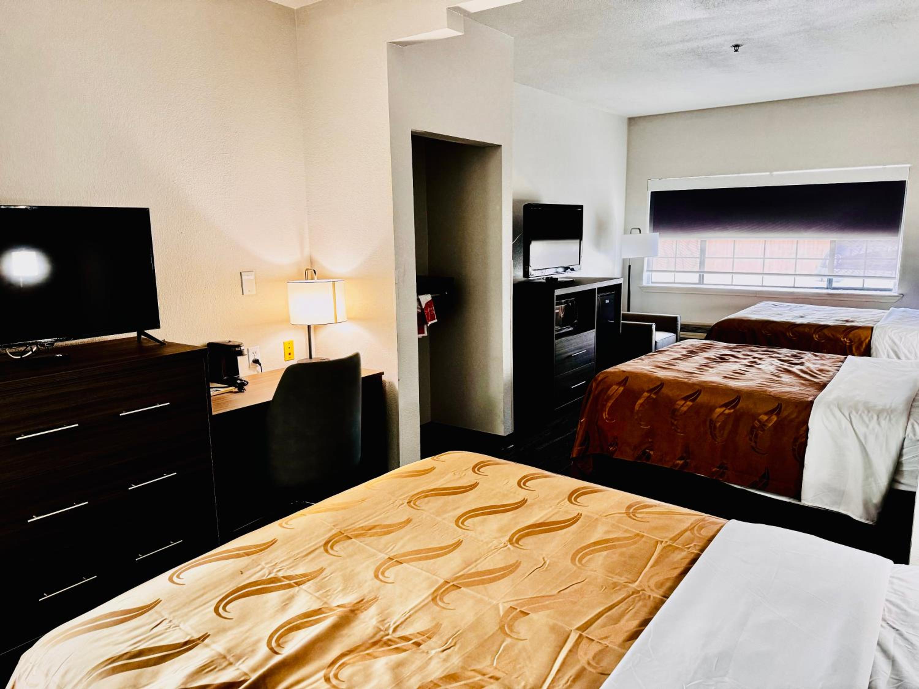 Suite with Two Queen Beds - Accessible/Non-Smoking - Photo 3