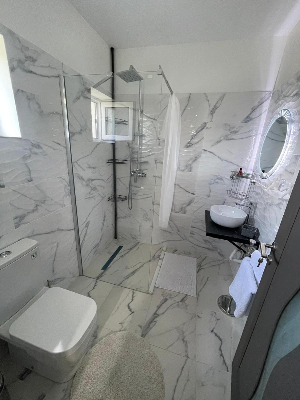 Double or Twin Room photo 3