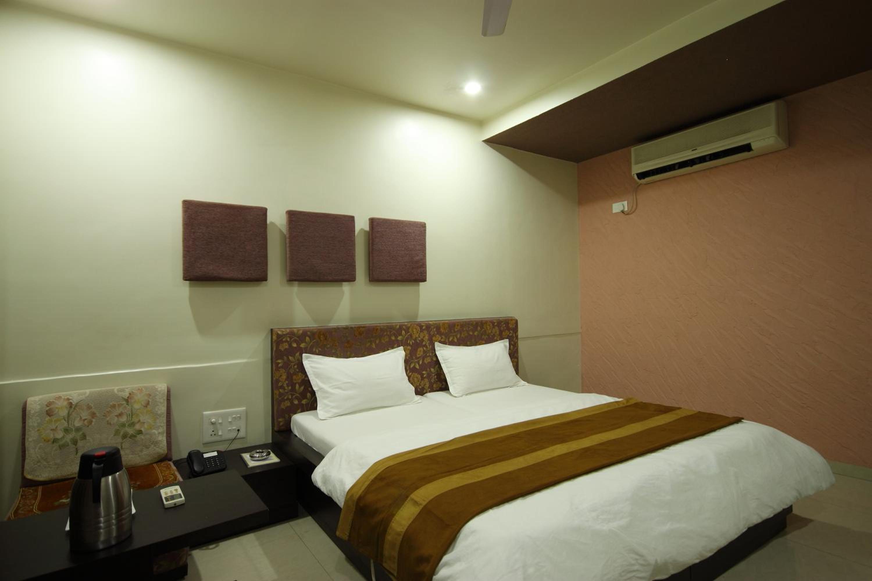 Deluxe Double or Twin Room photo 3