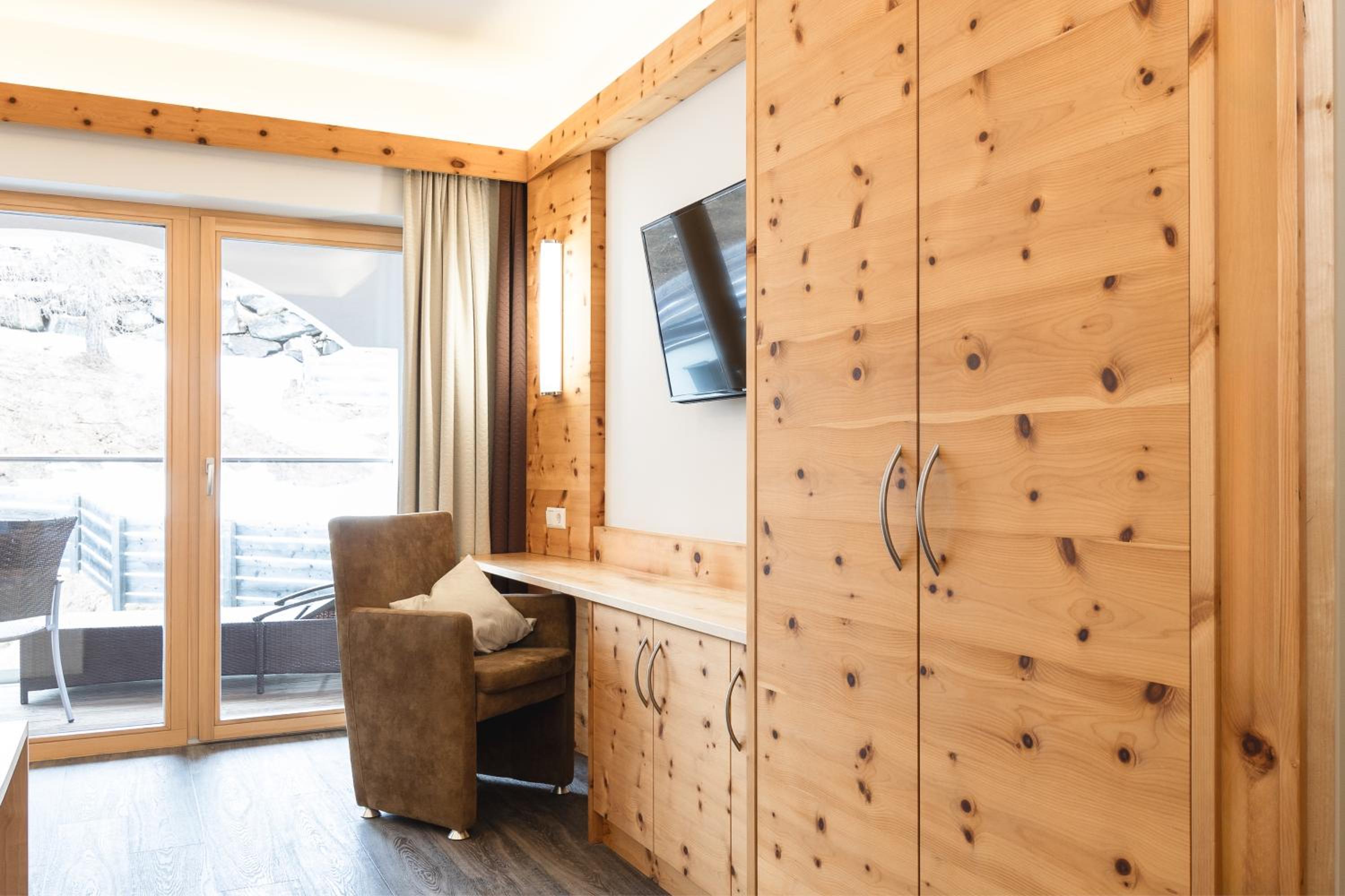 Junior Suite with Balcony photo 2