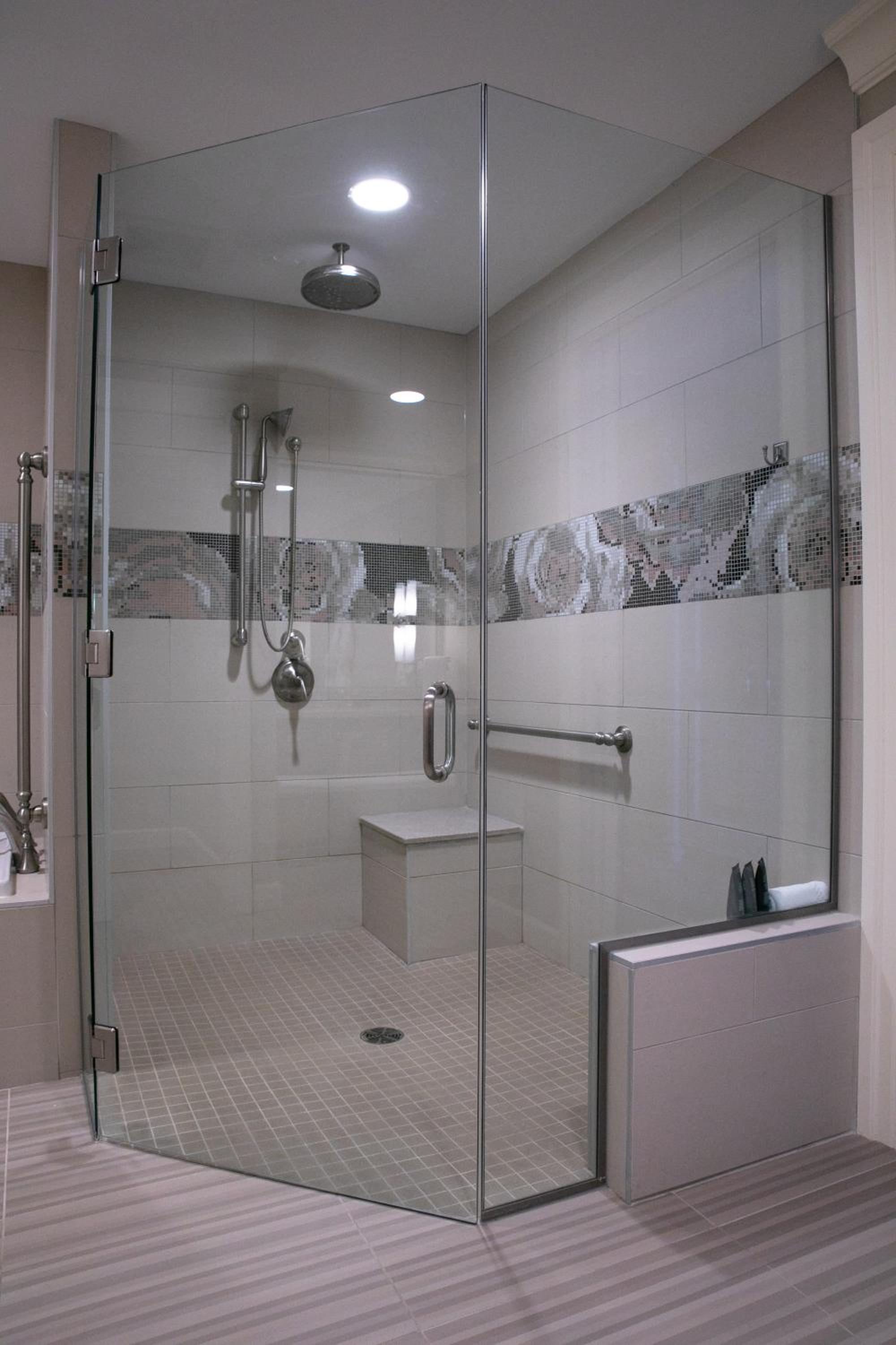 Superior King Suite photo 2