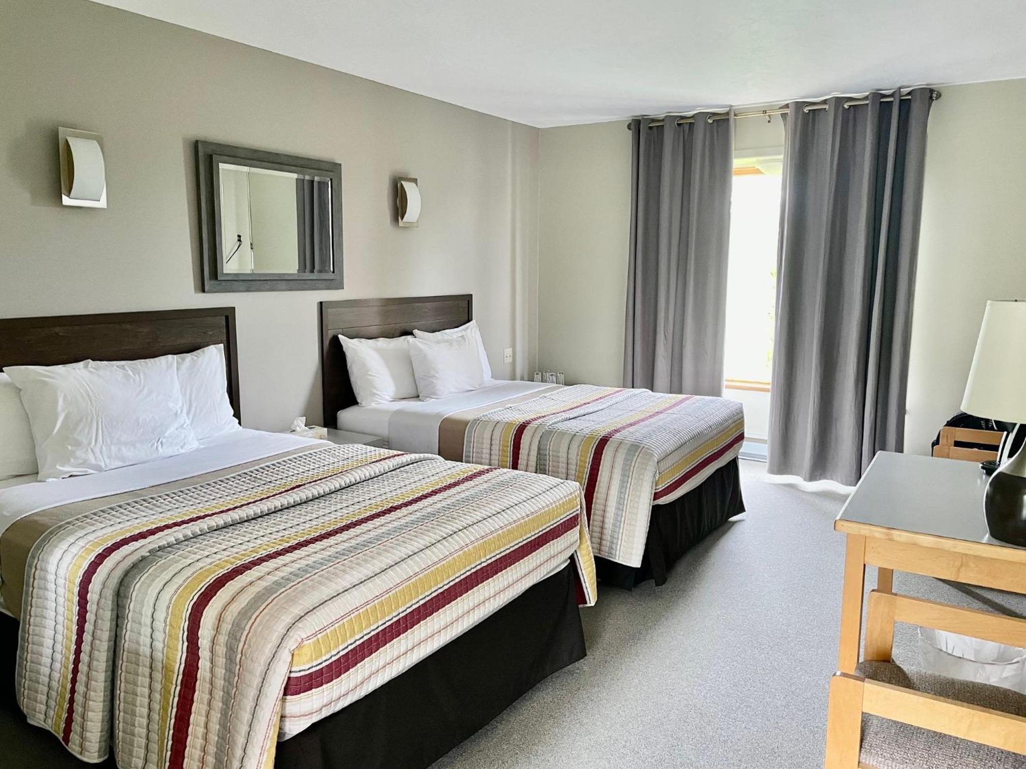Standard Double Room with Two Double Beds photo 1