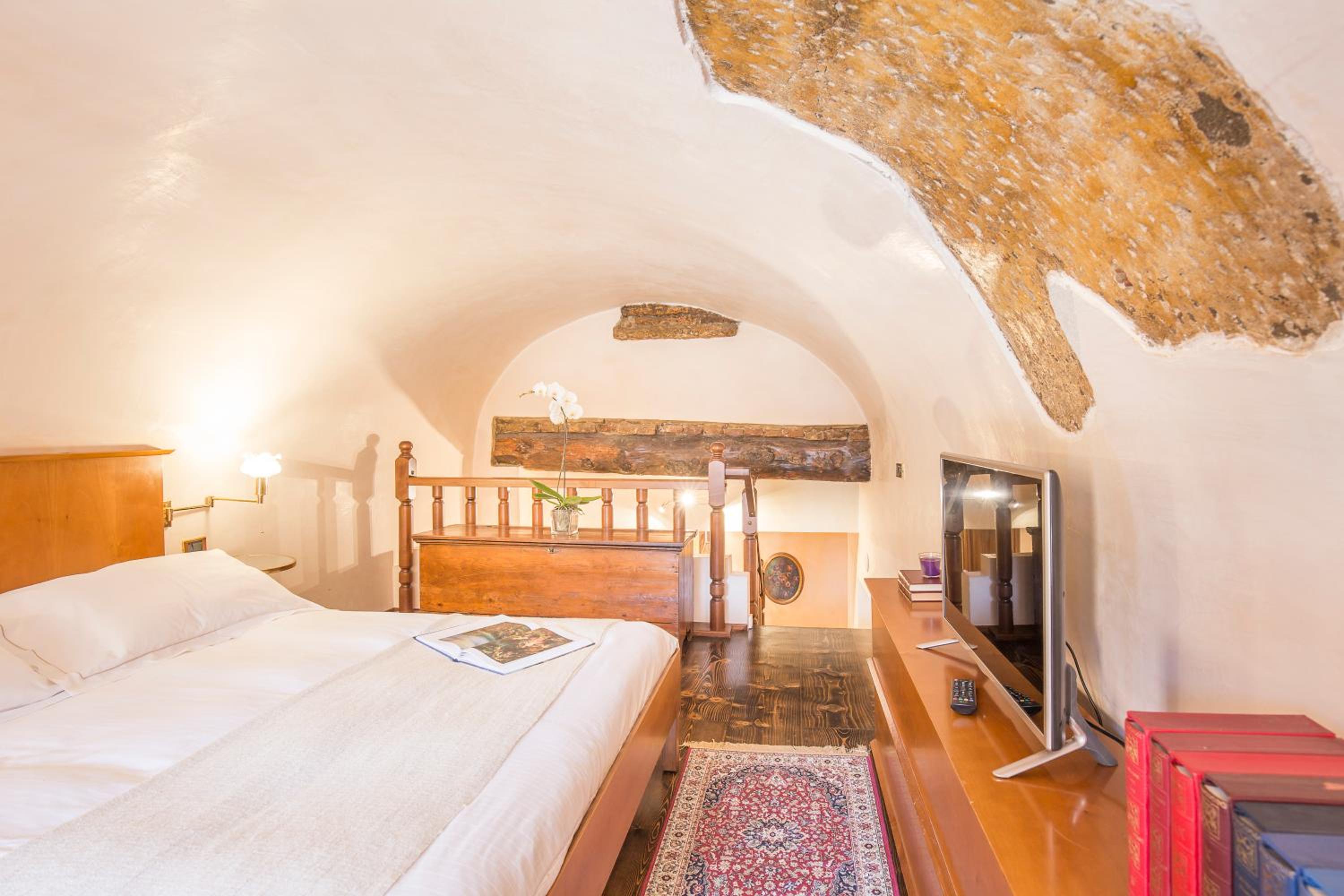Superior Apartment with Balcony and City View - Split Level photo 2