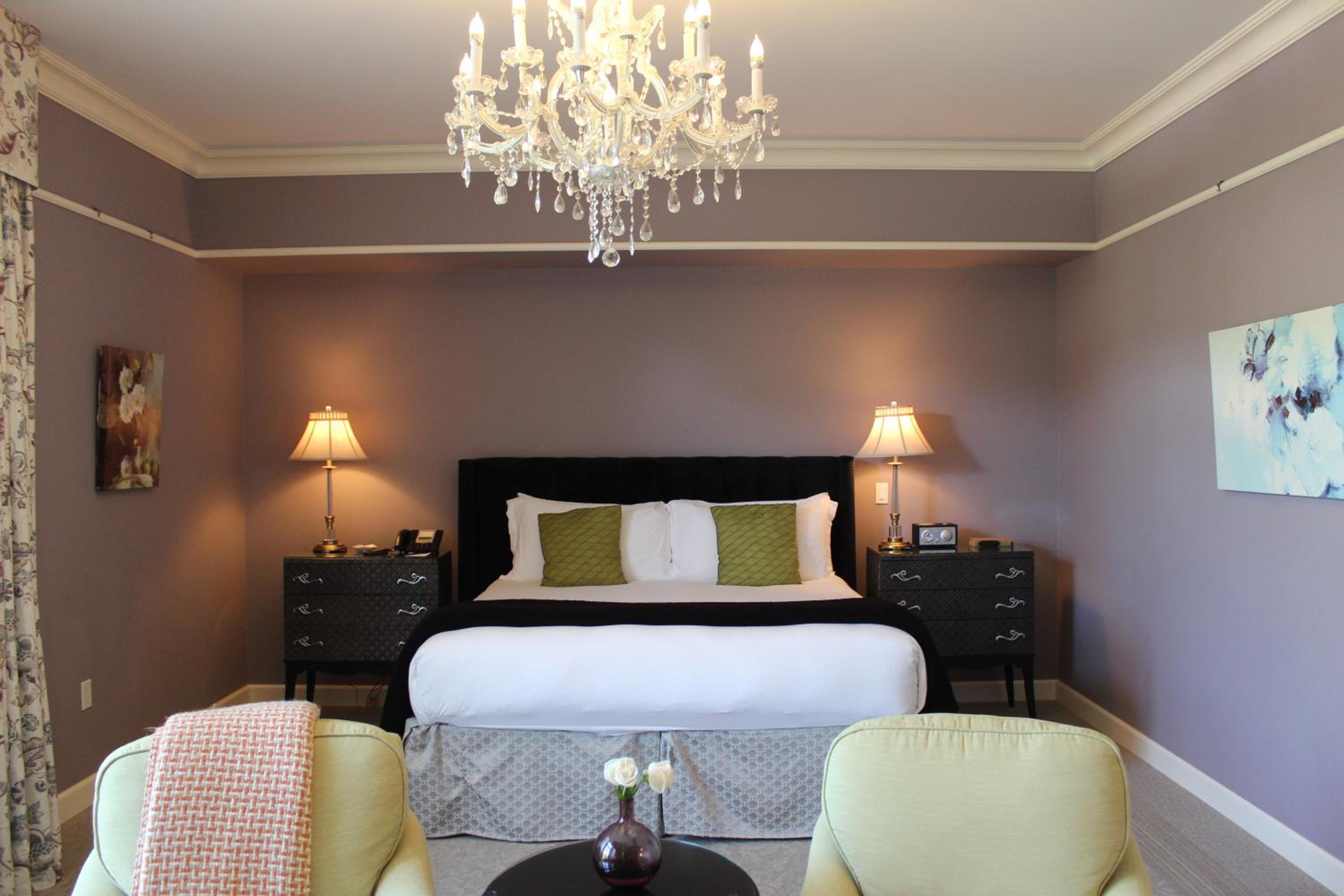 Deluxe King Suite photo 2