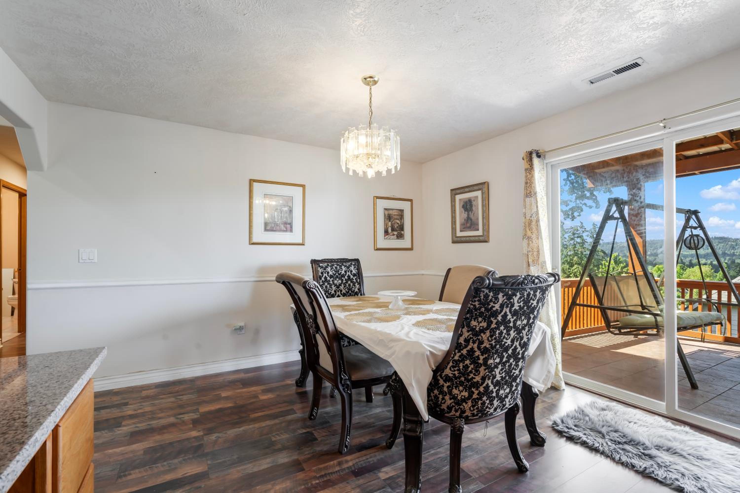 Seven-Bedroom House photo 2