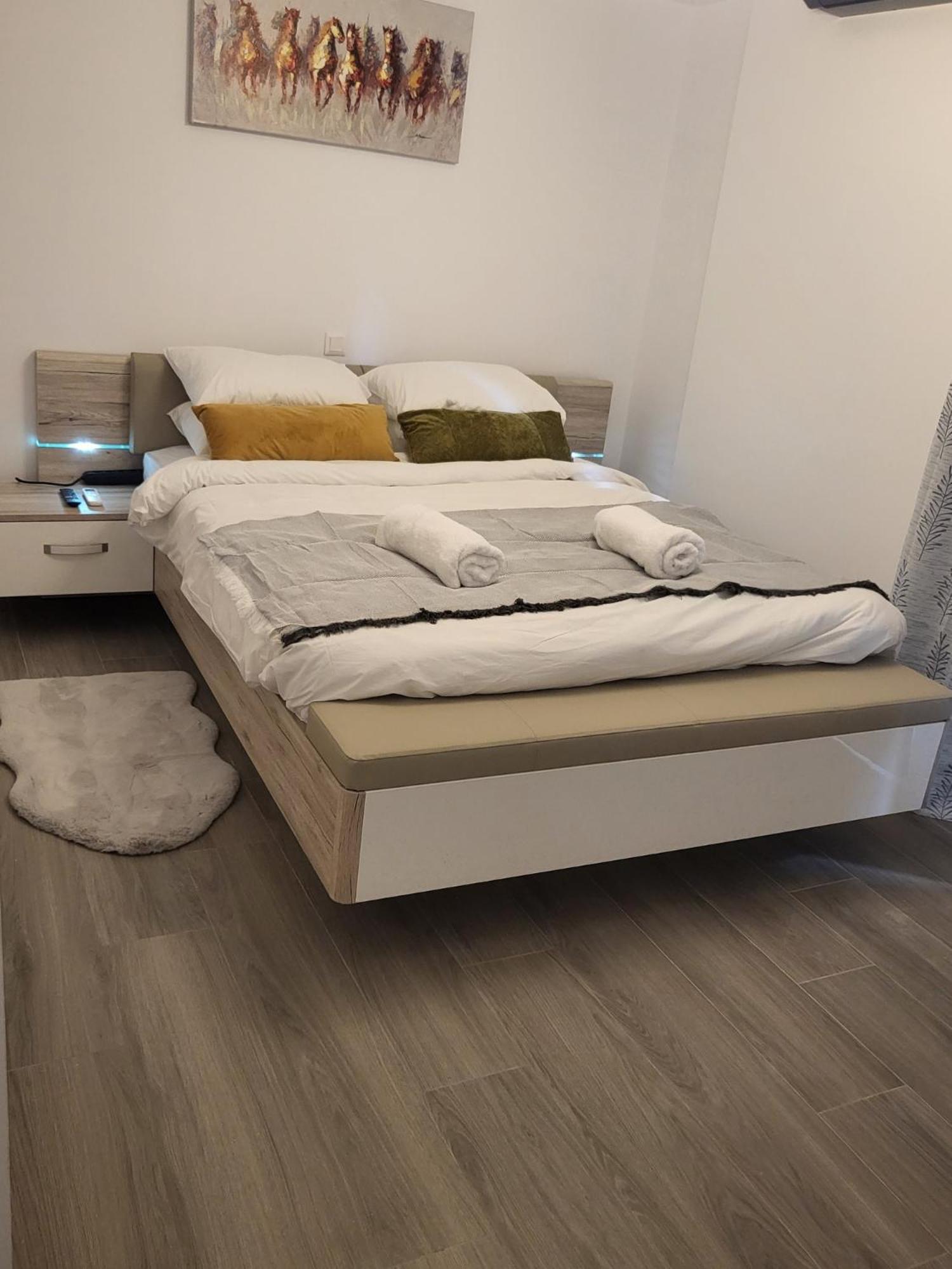 Two-Bedroom Deluxe Apartment with Balcony