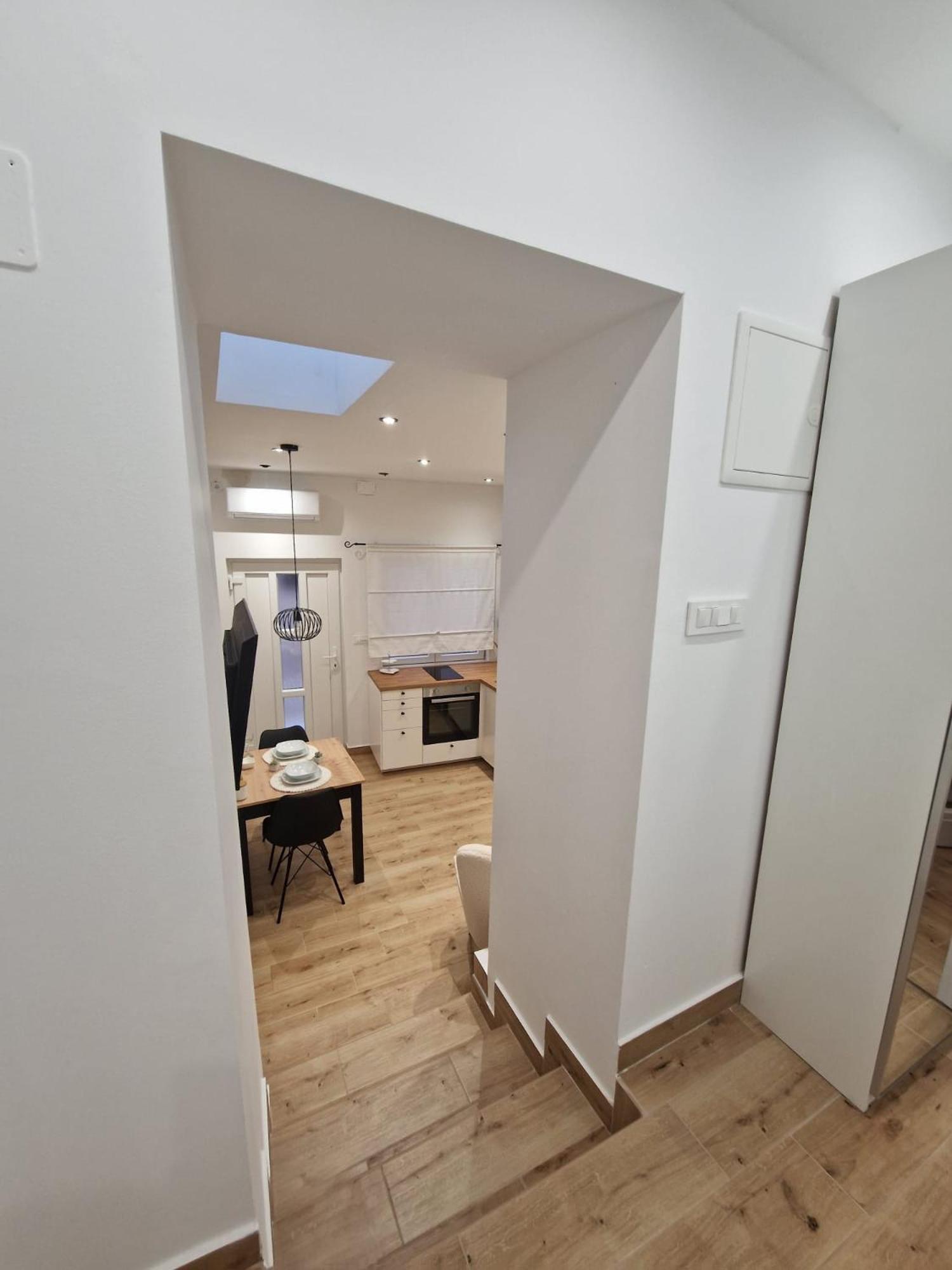 One-Bedroom Apartment photo 3