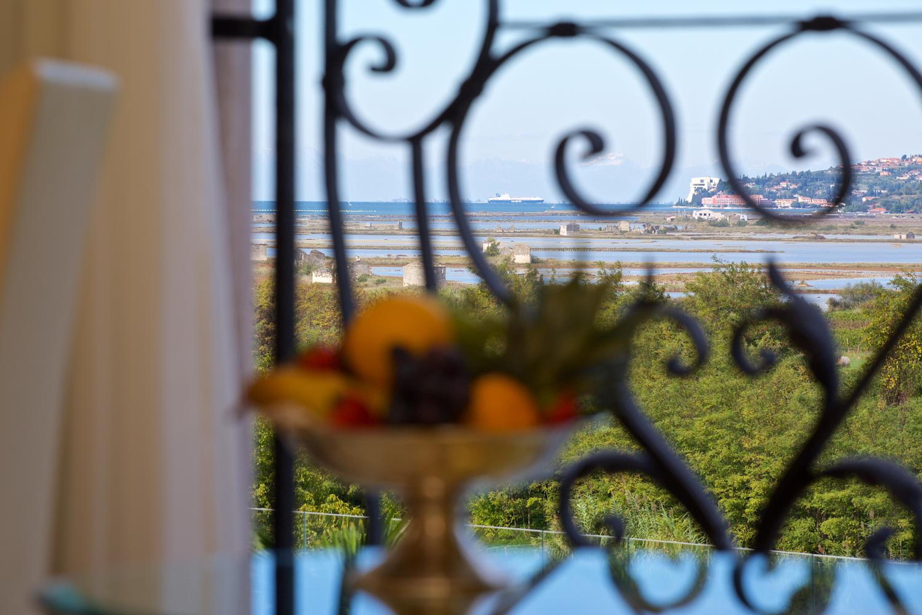 Junior Suite with Sea View - Photo 11