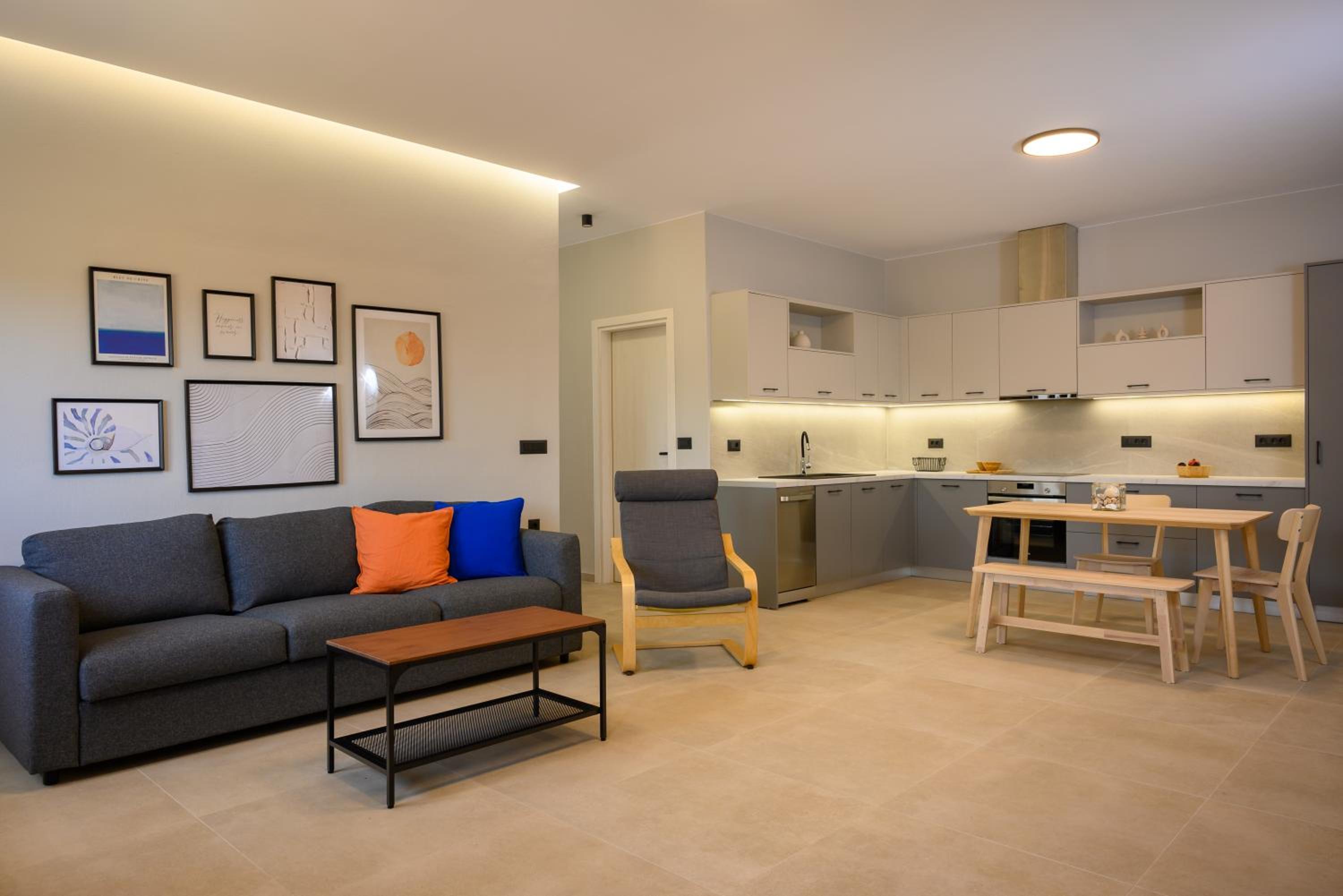 Three-Bedroom Apartment photo 1