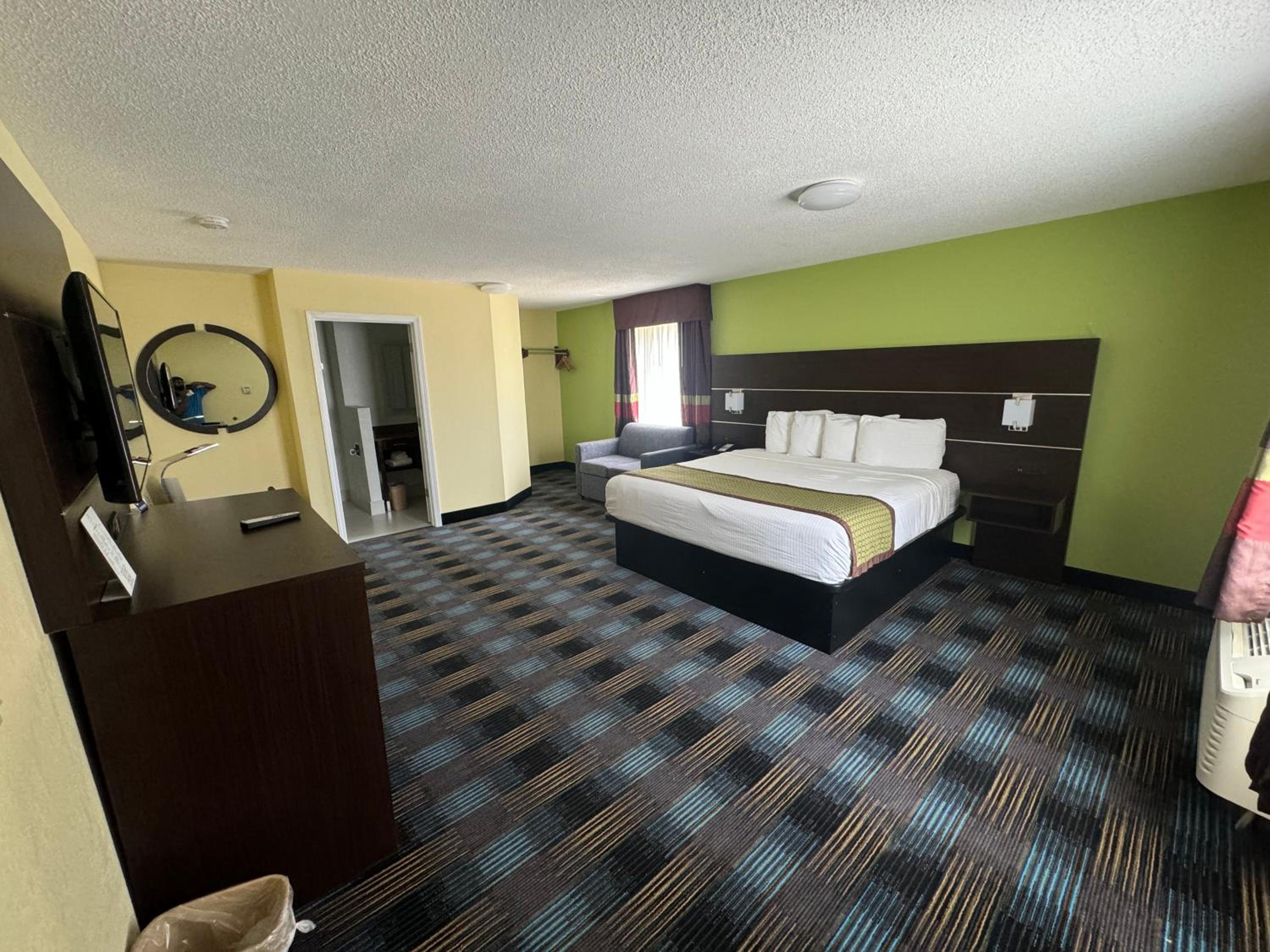 King Suite - Non Smoking - Photo 1