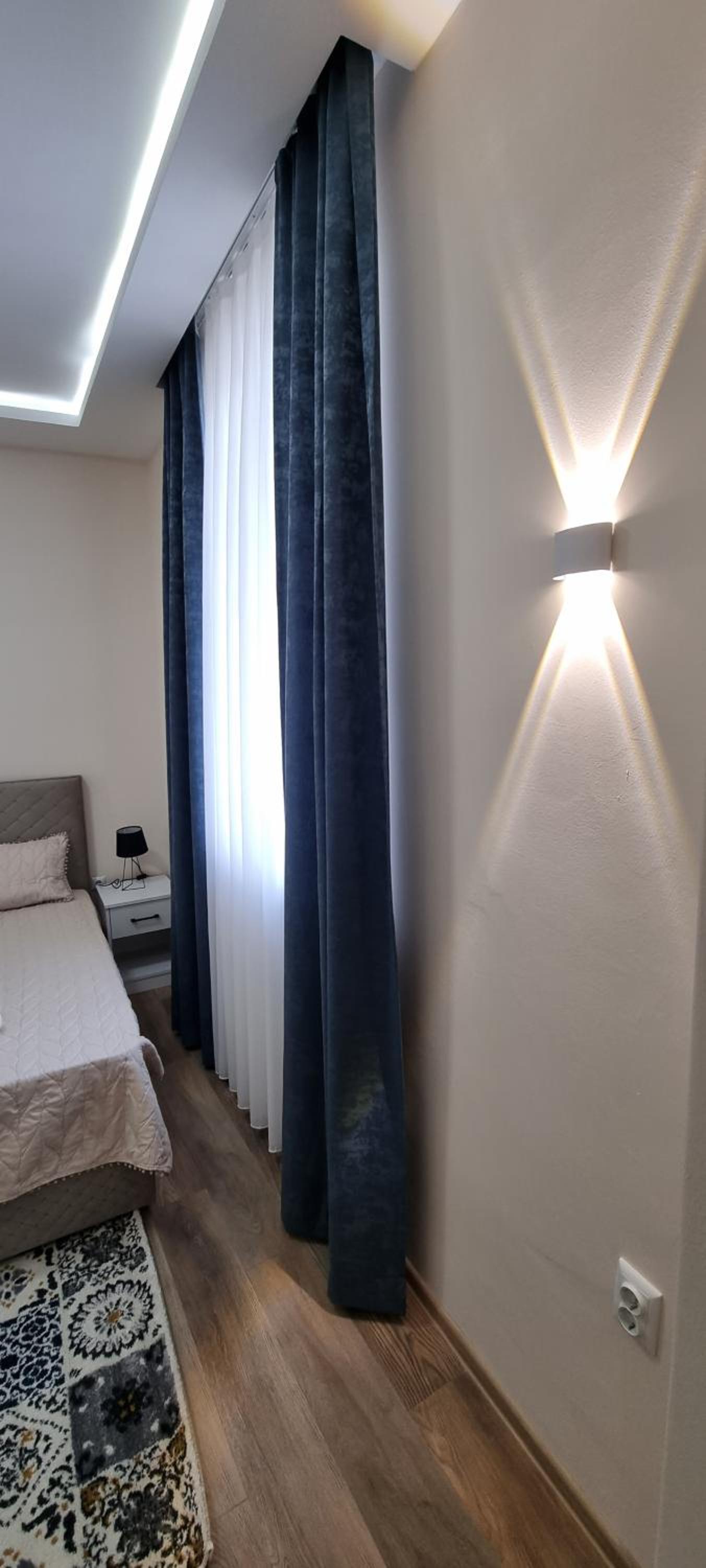 One-Bedroom Apartment photo 1