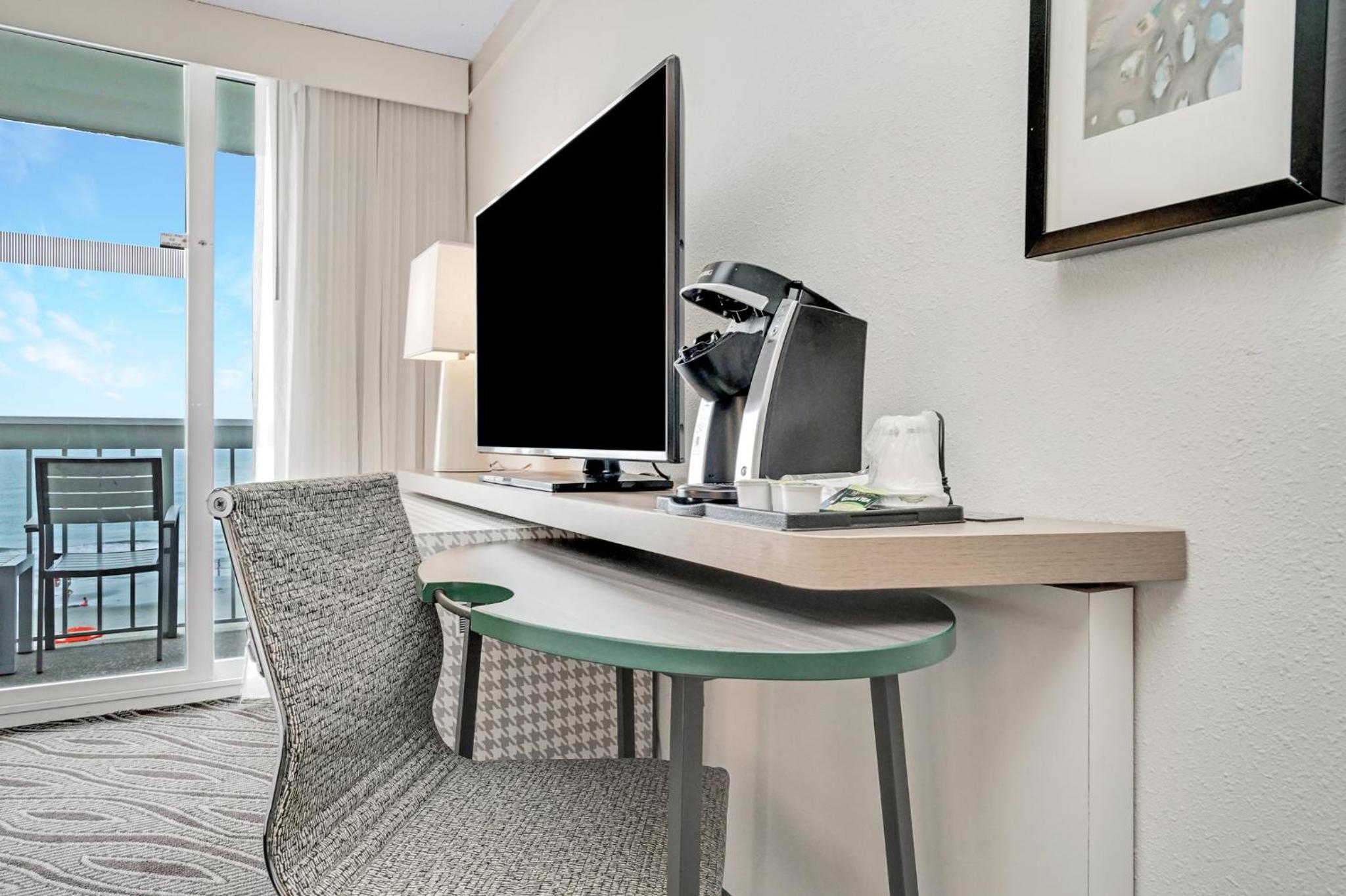 Premium King Room photo 3