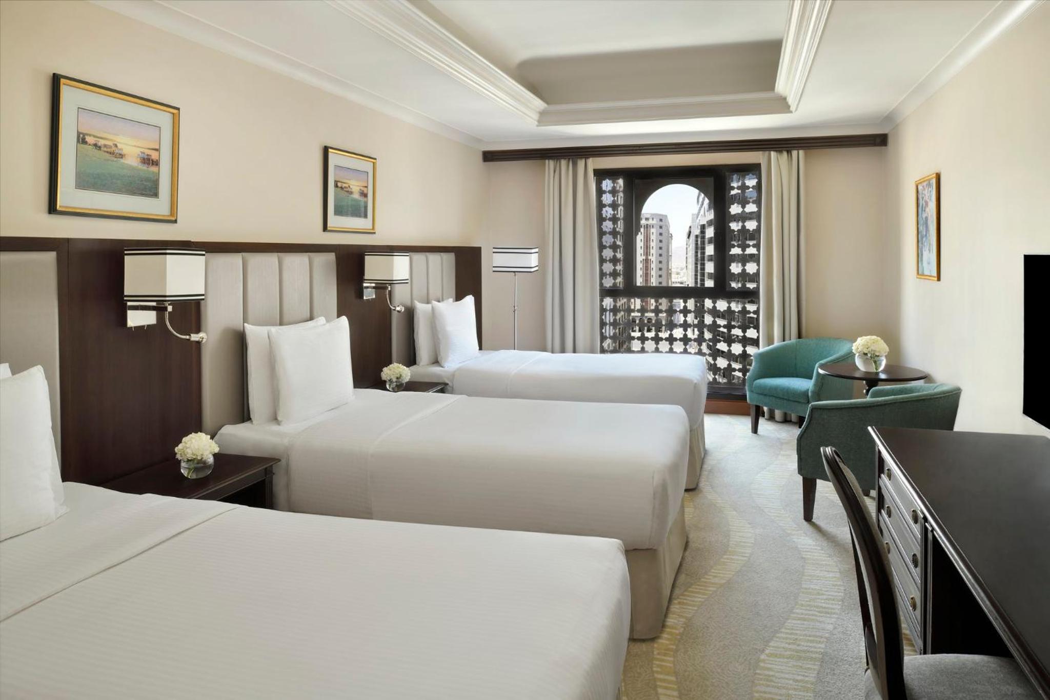 Superior Room Three Beds City View - Photo 1