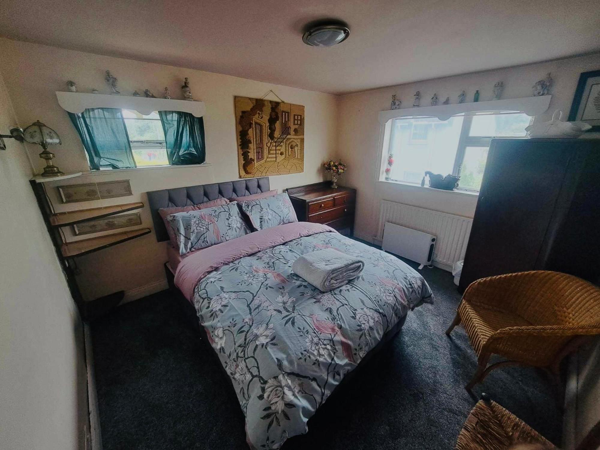 Double Room with Shared Bathroom photo 1