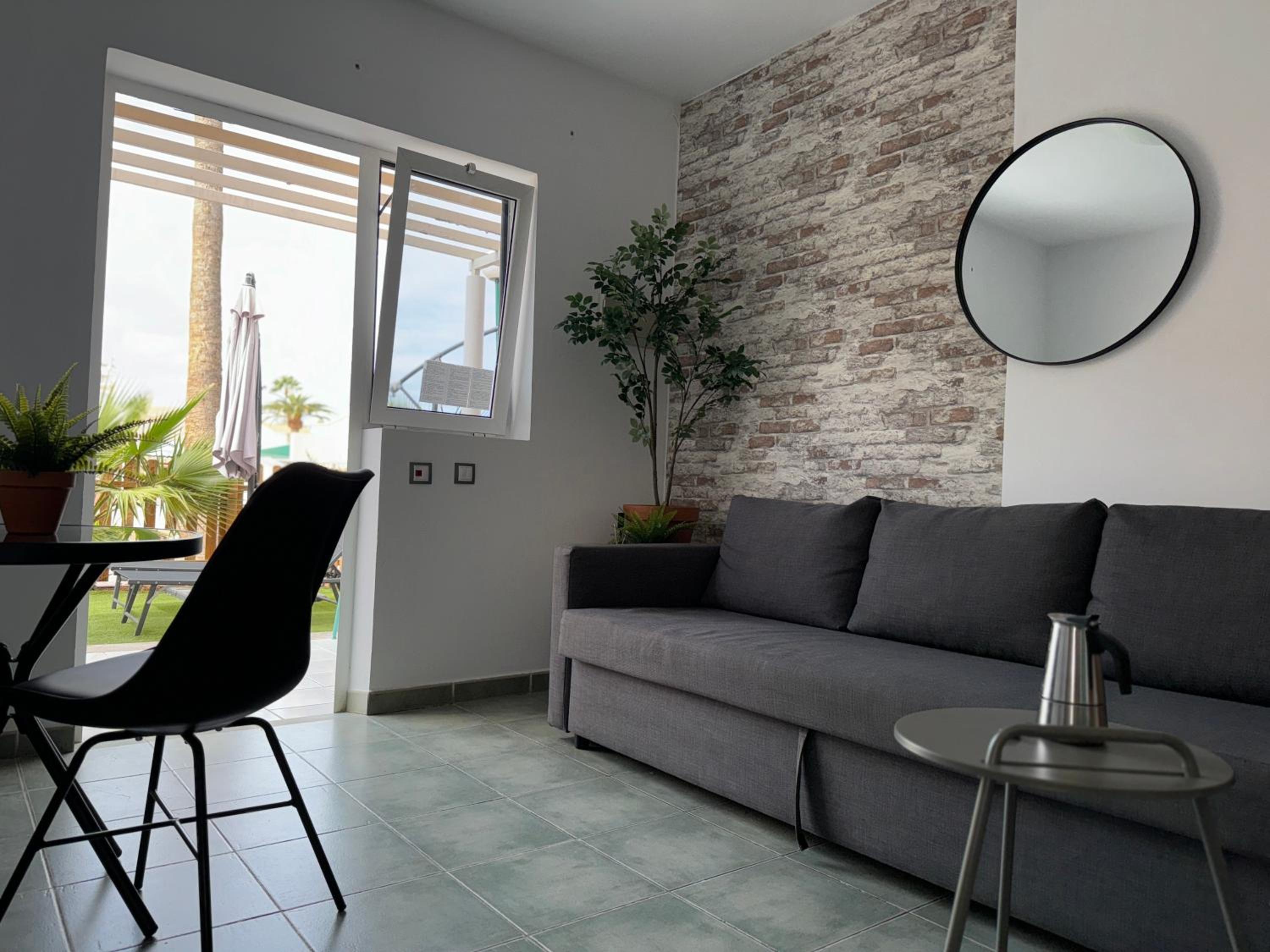 One-Bedroom House photo 3