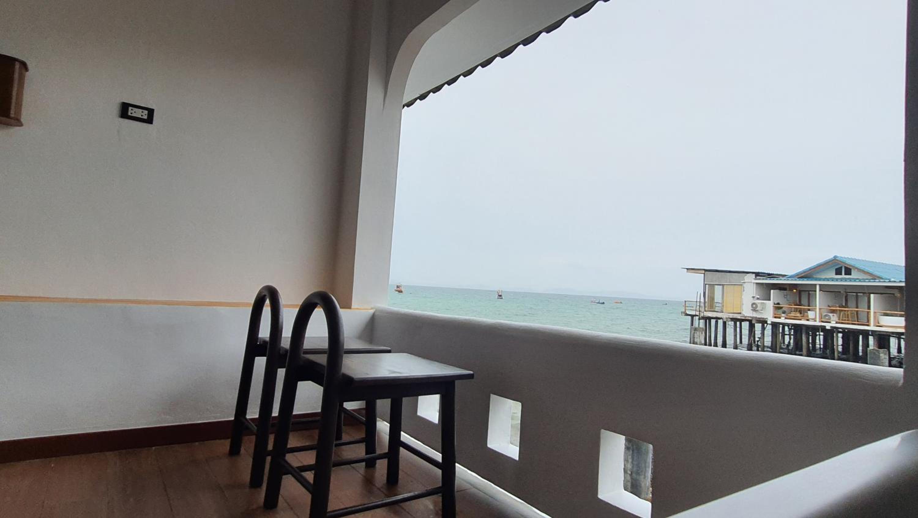Suite with Hot Tub - Photo 12