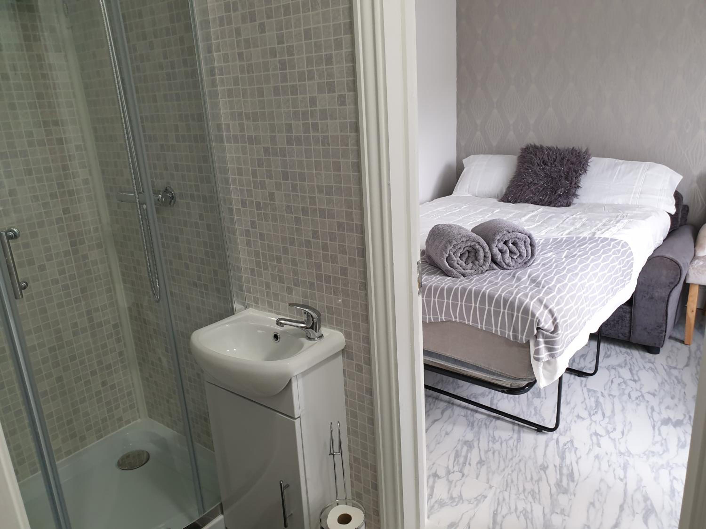 Double Room with Private Bathroom photo 3