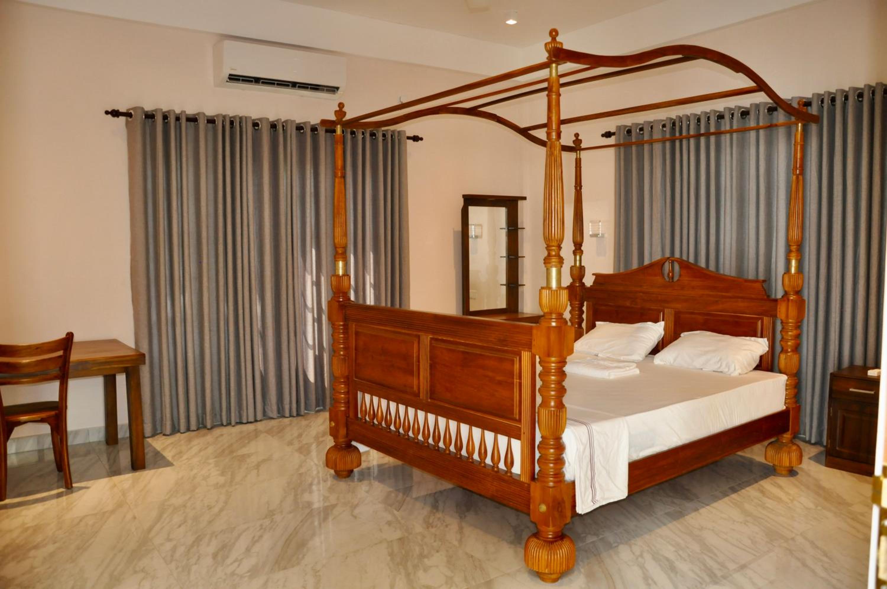 Deluxe King Room photo 1