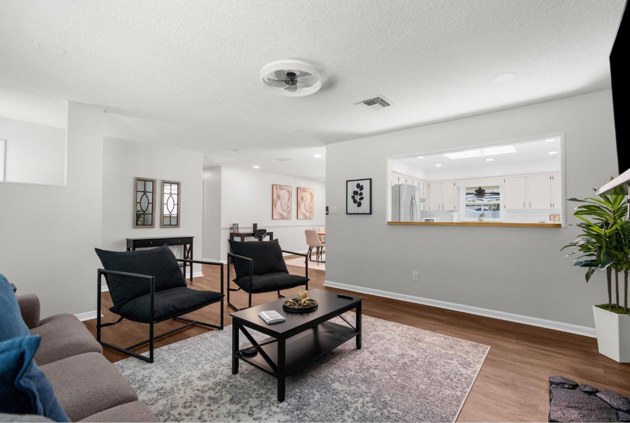 Three-Bedroom Apartment photo 1