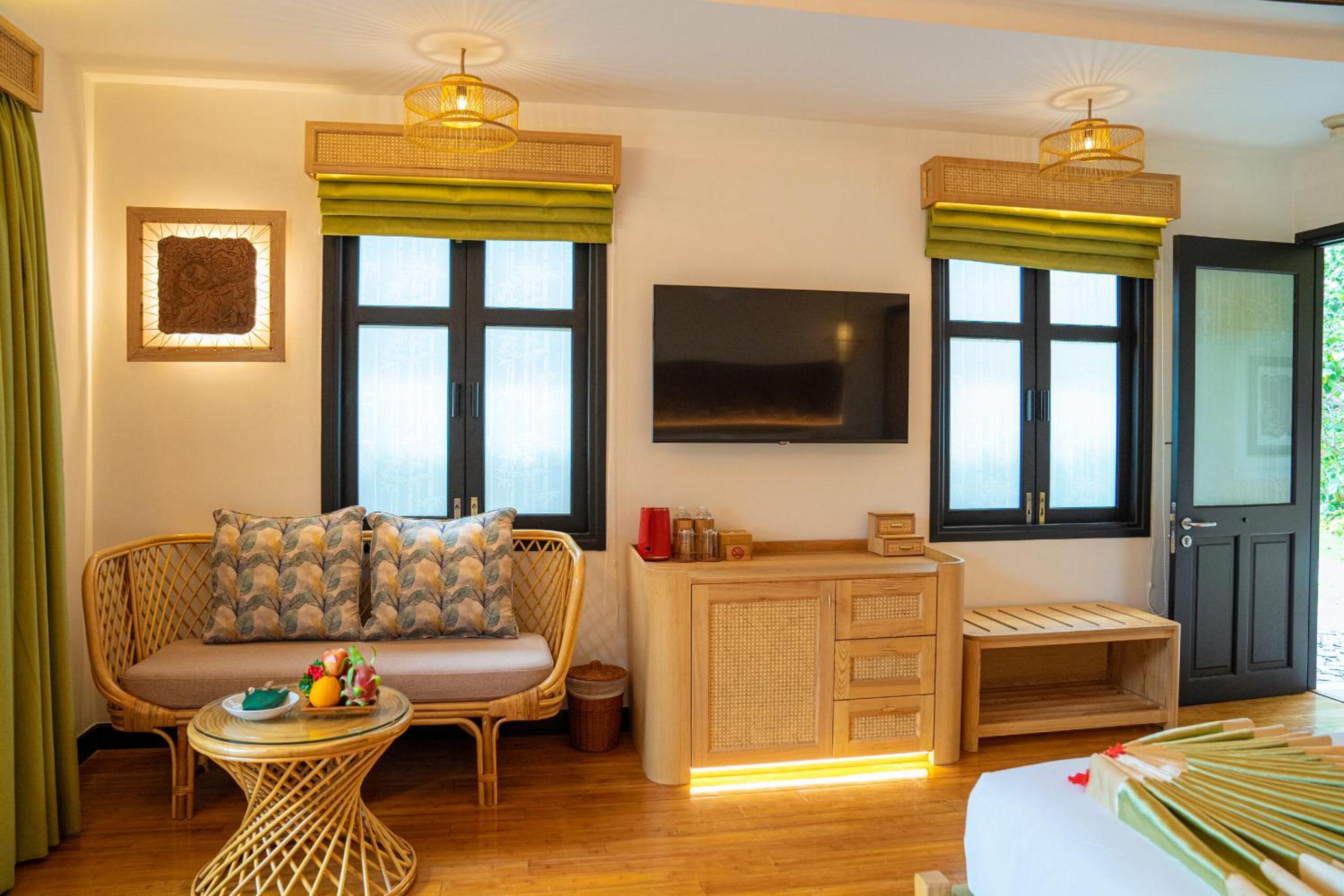Serene Elite Premier Beach Front Bungalow - Photo 14