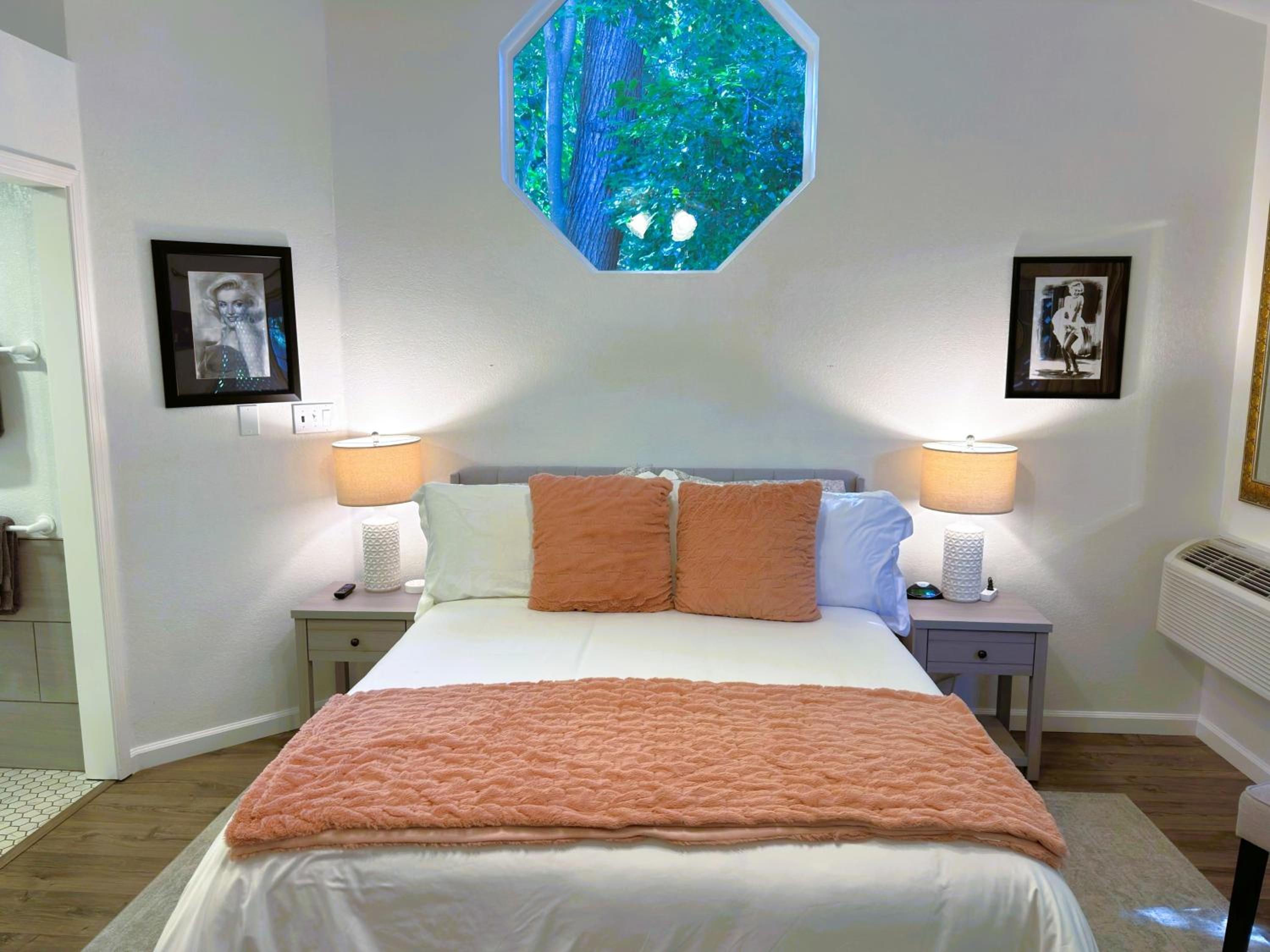 Monroe Room photo 3