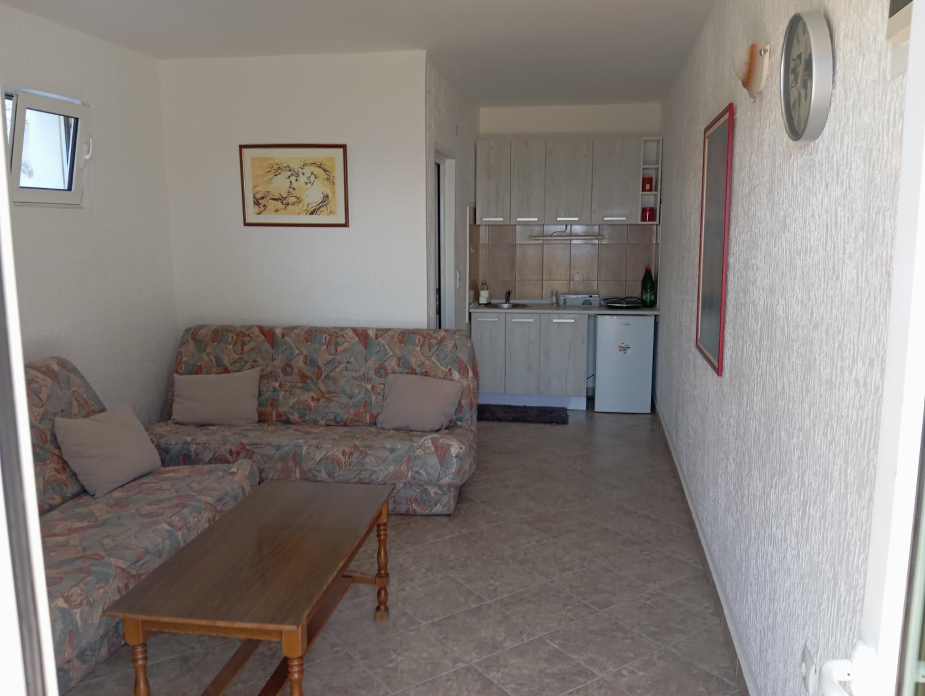 One-Bedroom Apartment photo 1