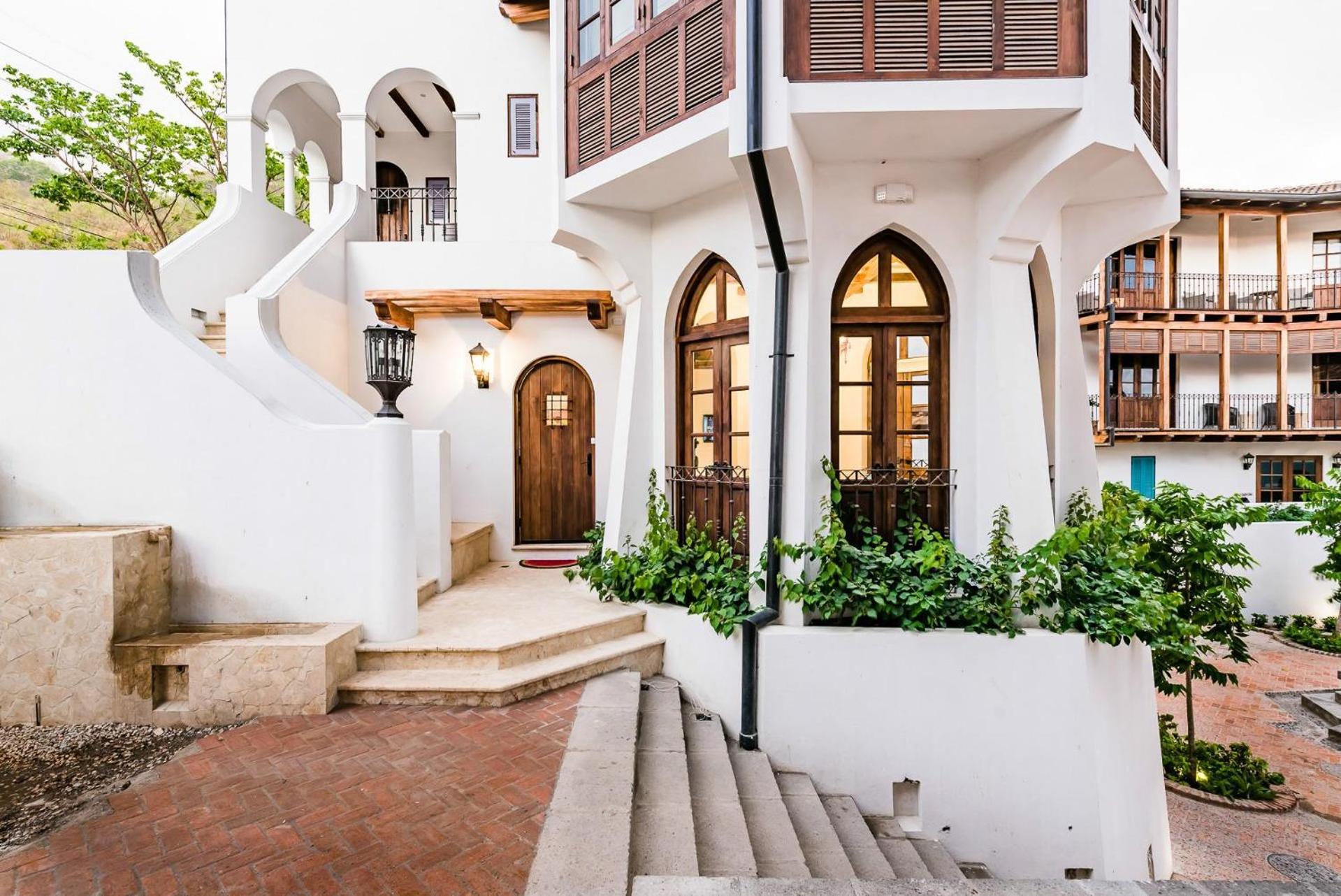Three-Bedroom Villa photo 2