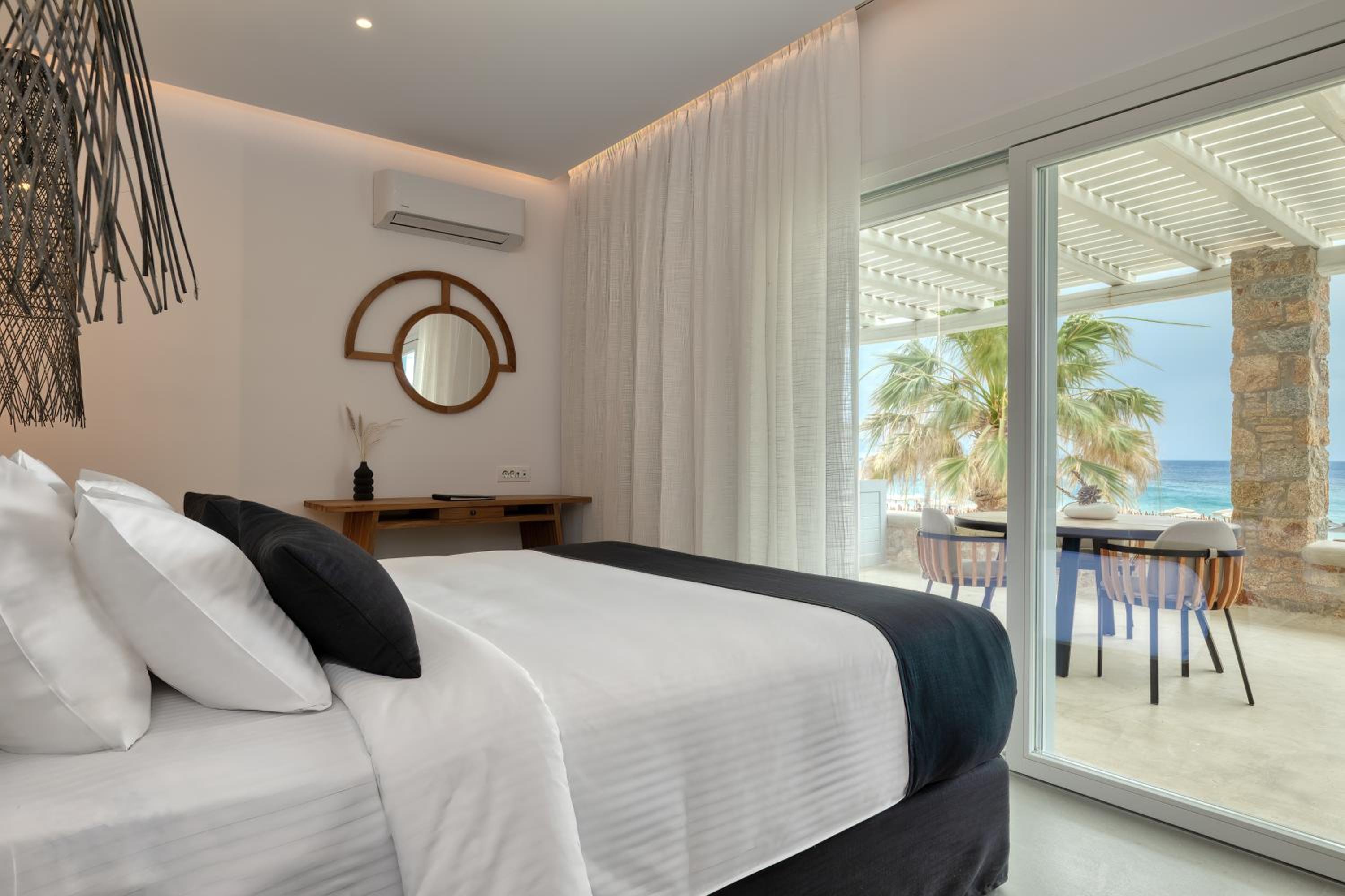 Luxury Two Bedroom Apartment Beach Front