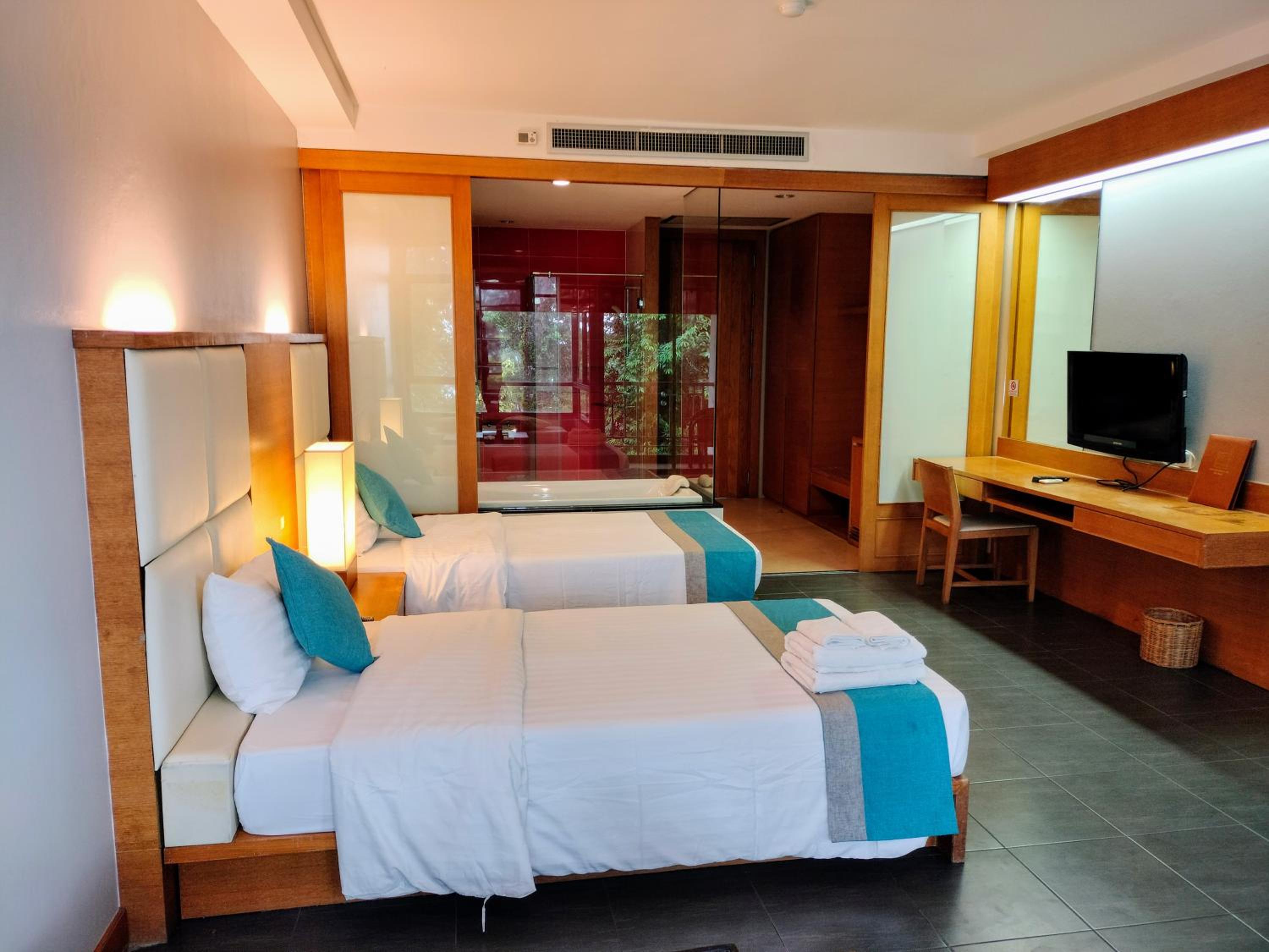 Seaside Deluxe Room with Bathtub photo 3