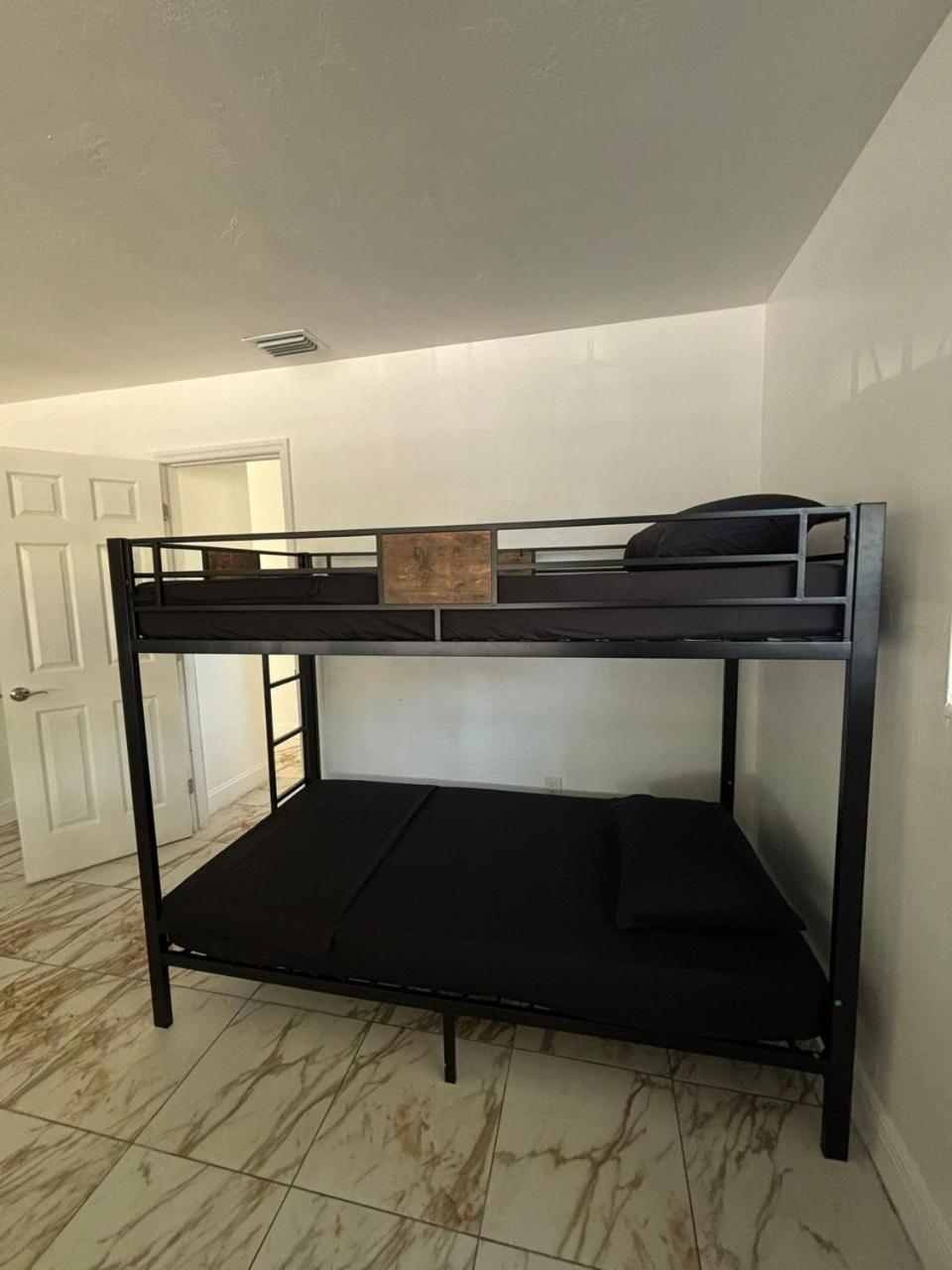 Female Dormitory Room photo 1
