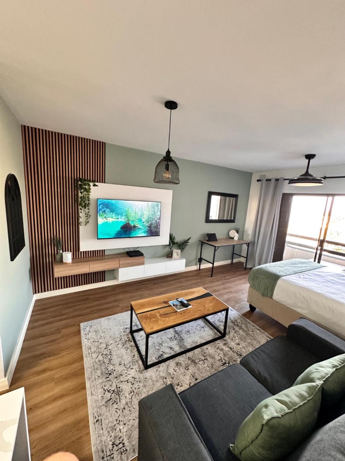 One-Bedroom Apartment photo 1