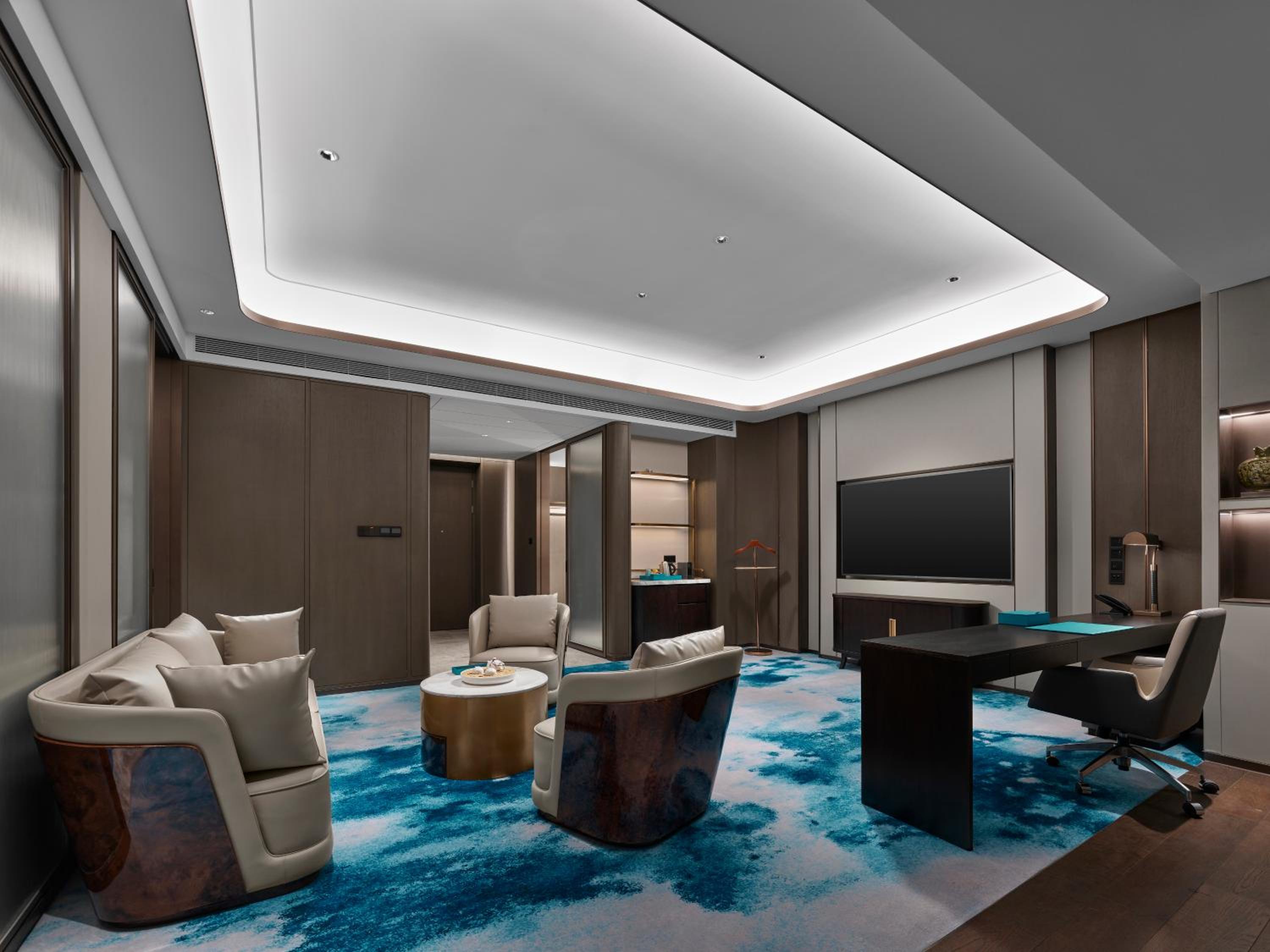 Deluxe Suite - Photo 2