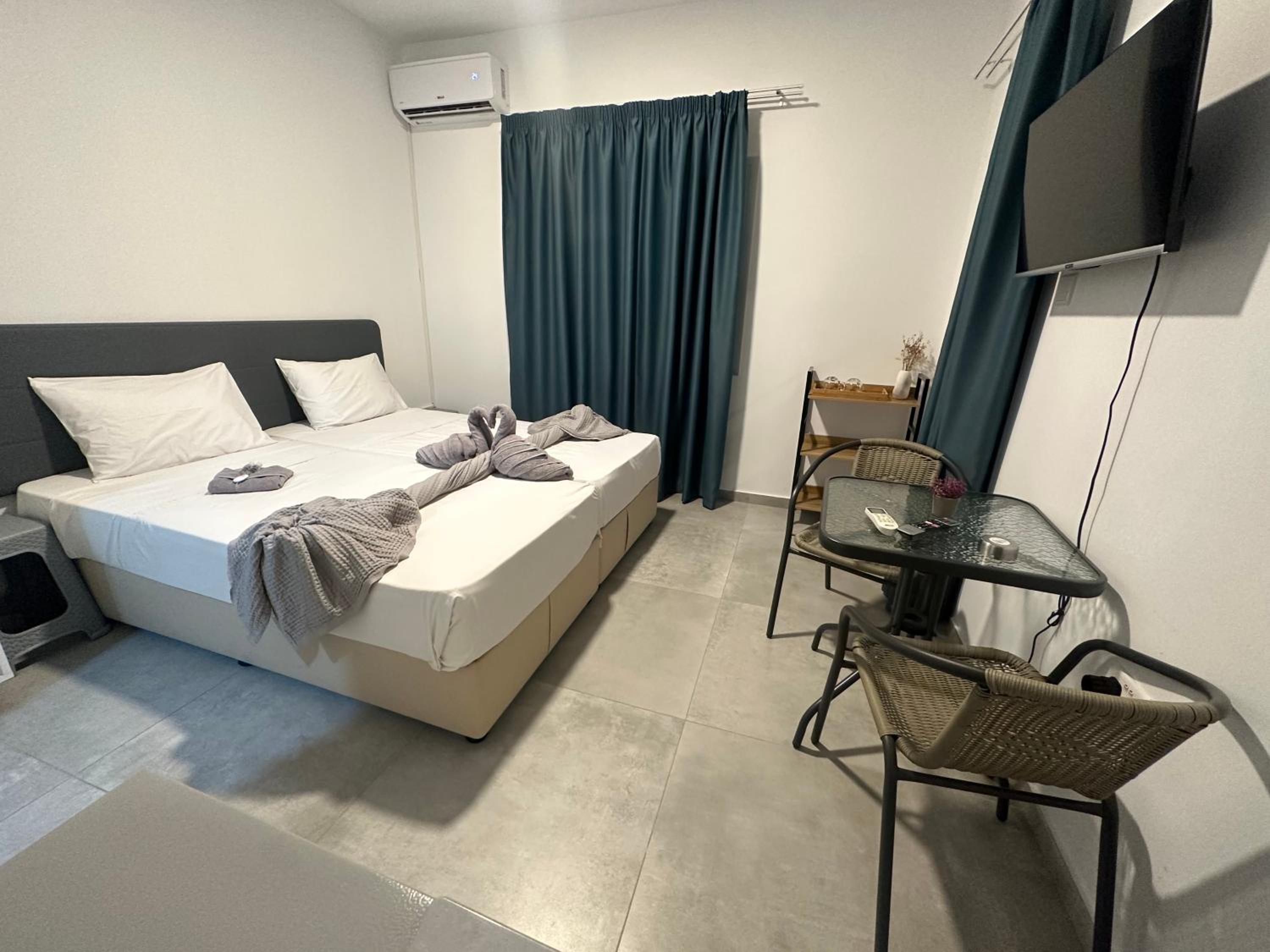 Double or Twin Room with City View photo 2